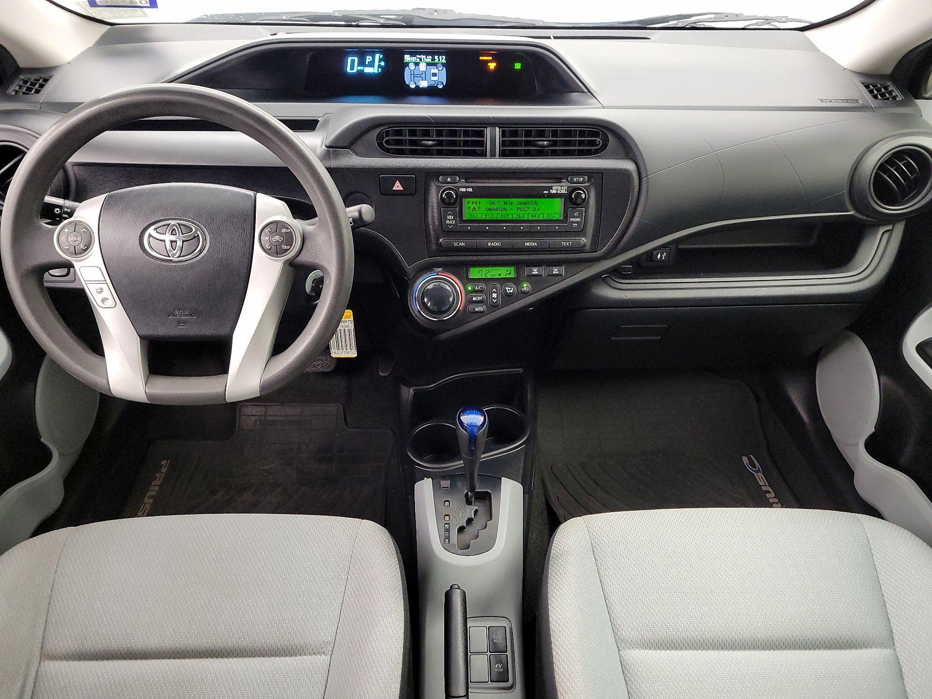 Thumbnail: 2014 Toyota Prius c - 9