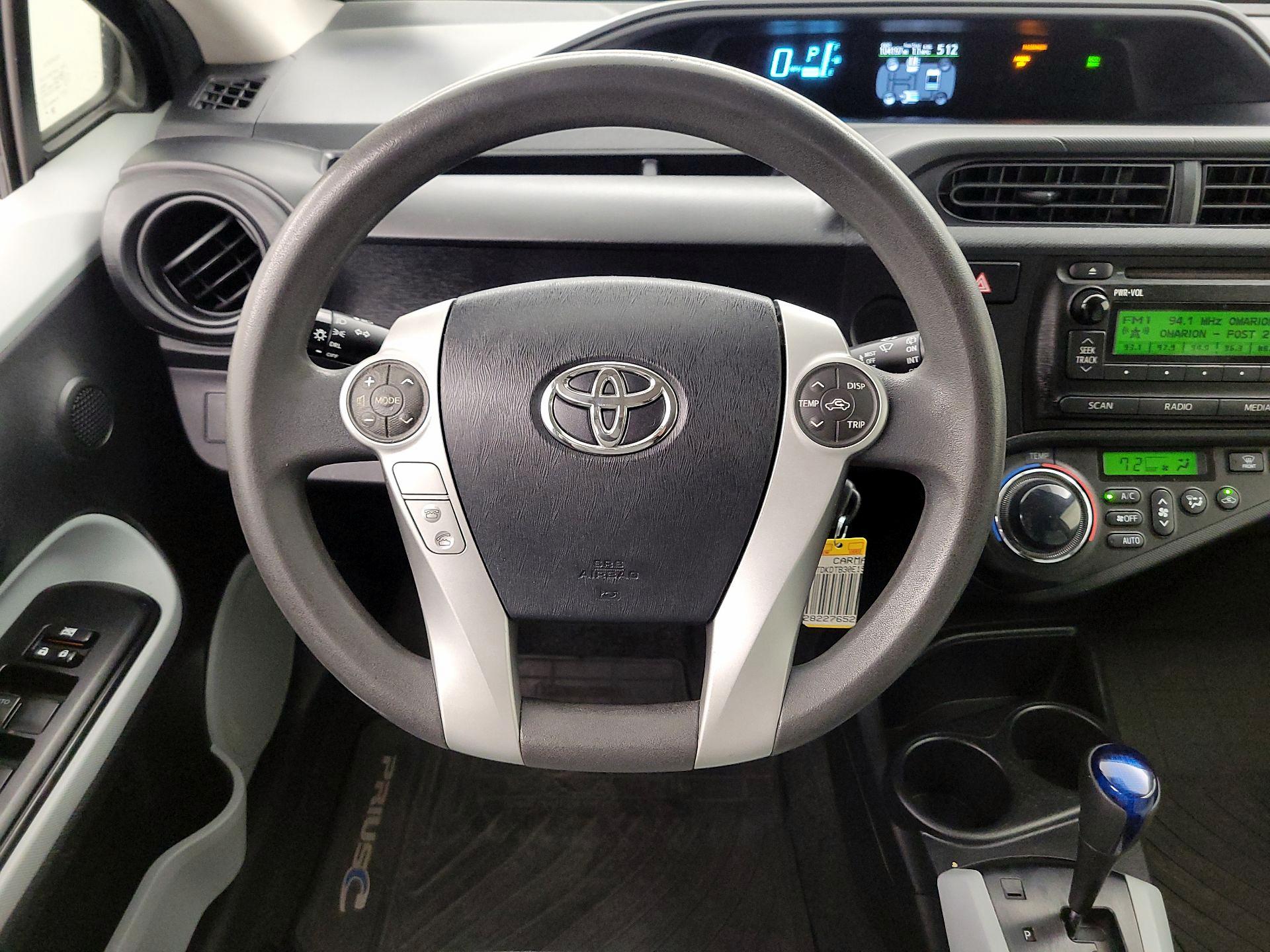 Thumbnail: 2014 Toyota Prius c - 10