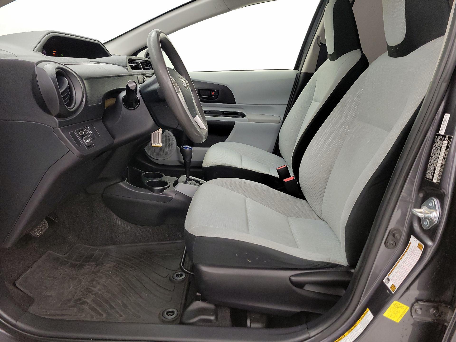 Thumbnail: 2014 Toyota Prius c - 11