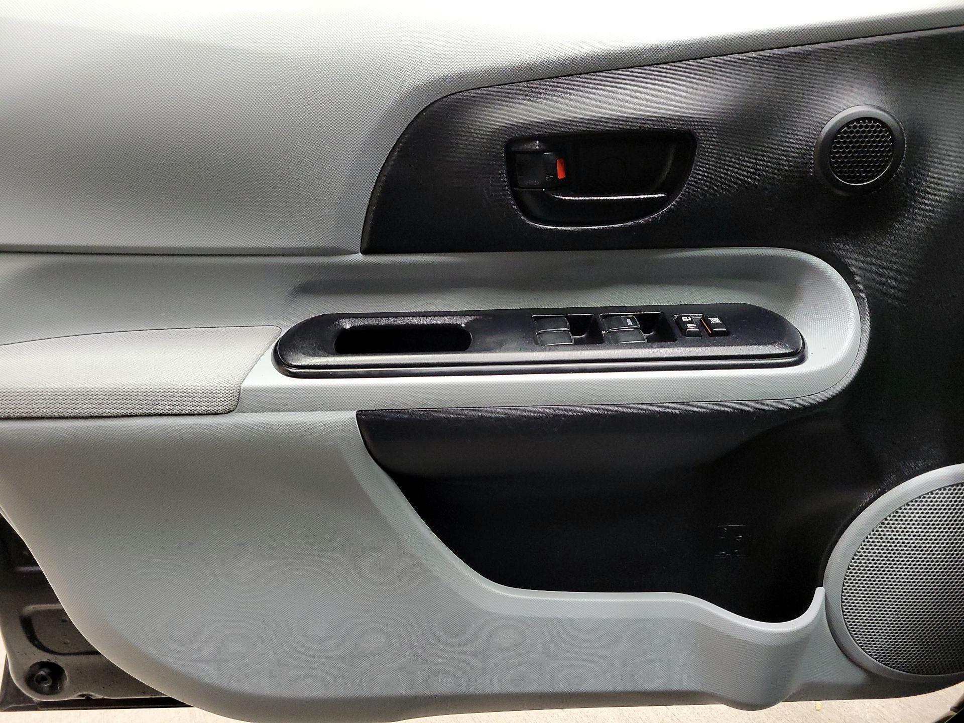 Thumbnail: 2014 Toyota Prius c - 12