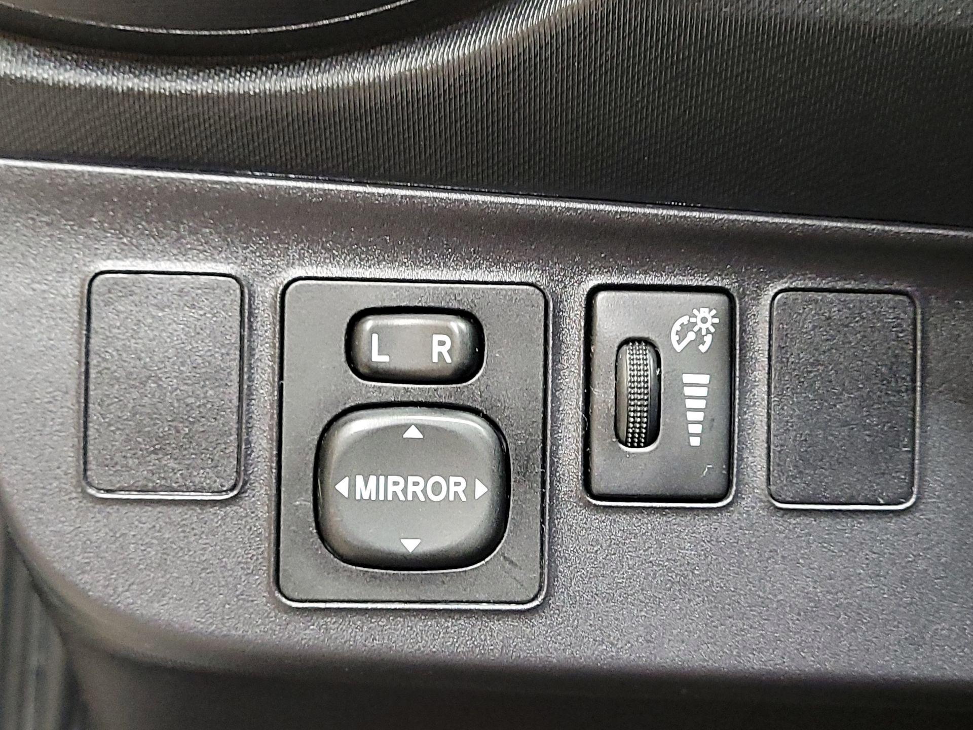 Thumbnail: 2014 Toyota Prius c - 13