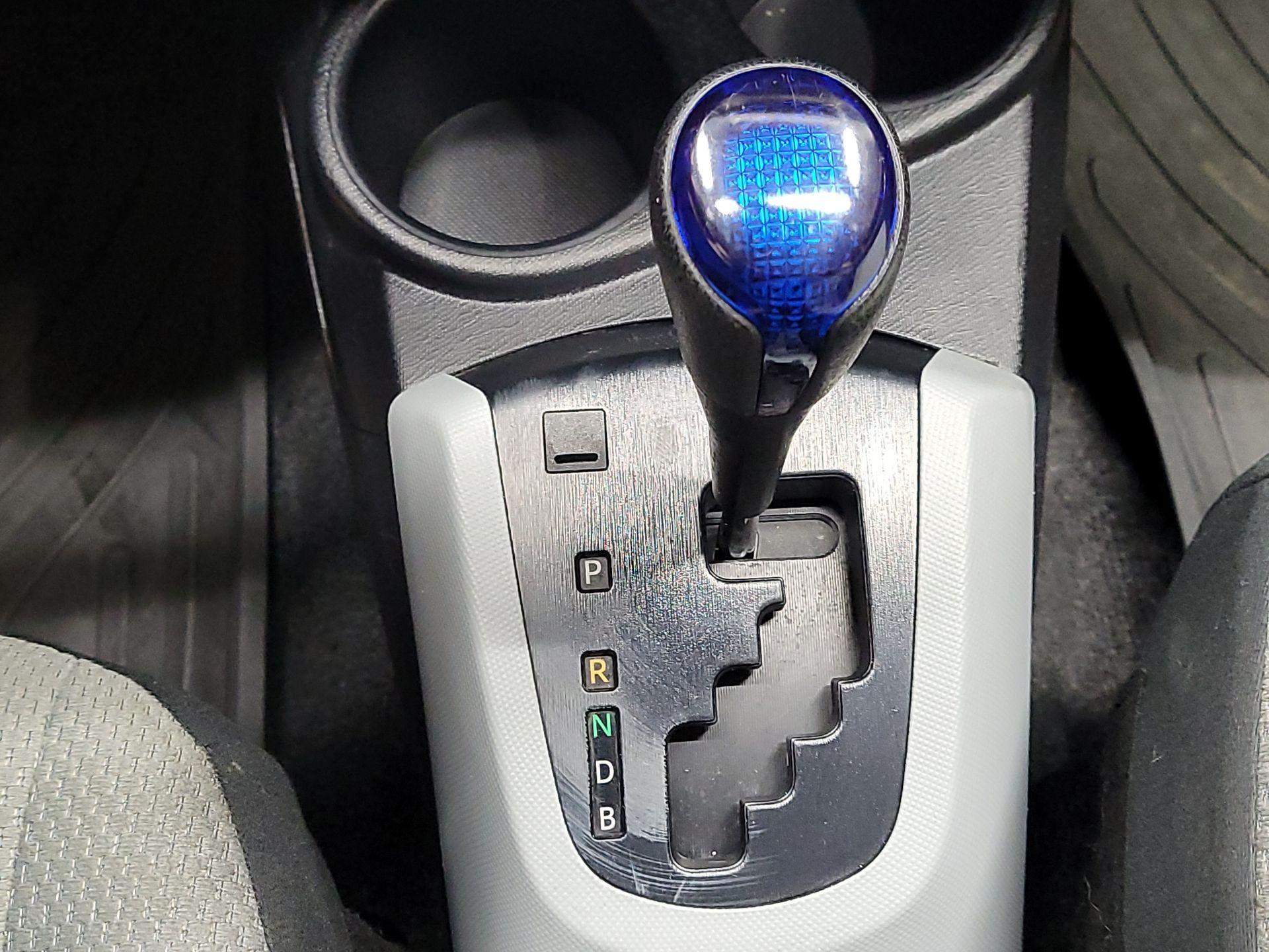 Thumbnail: 2014 Toyota Prius c - 16