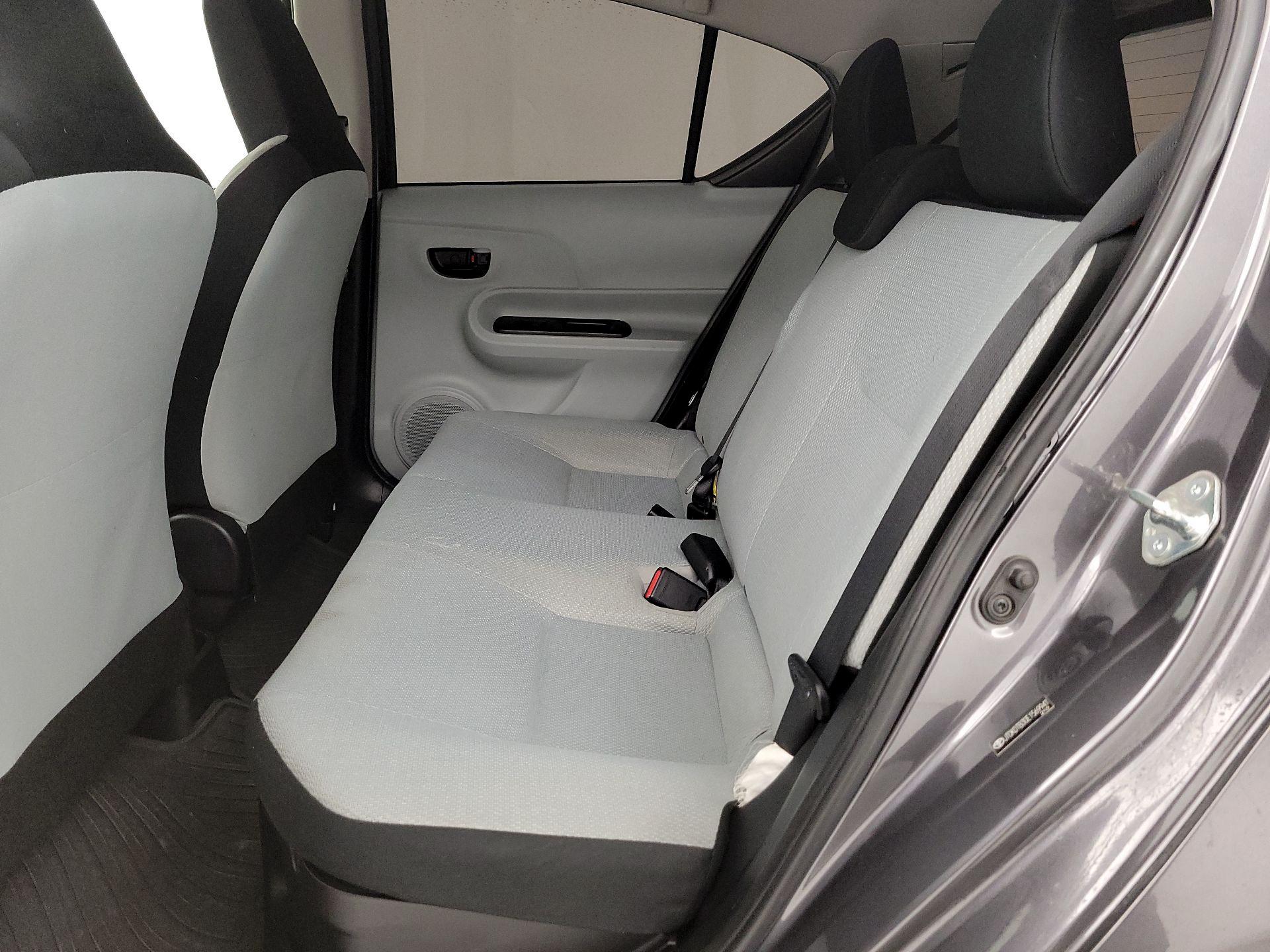 Thumbnail: 2014 Toyota Prius c - 18