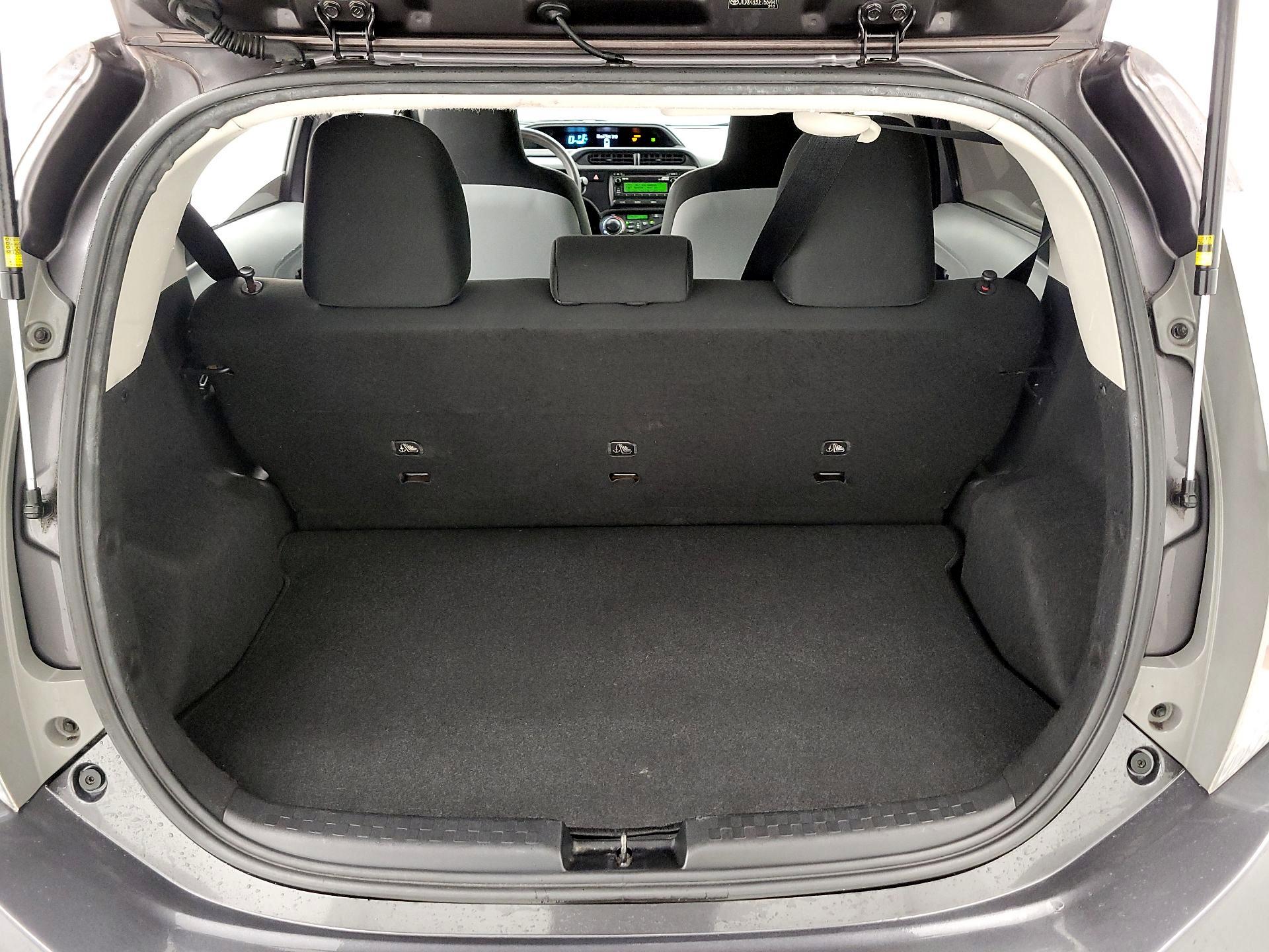 Thumbnail: 2014 Toyota Prius c - 19