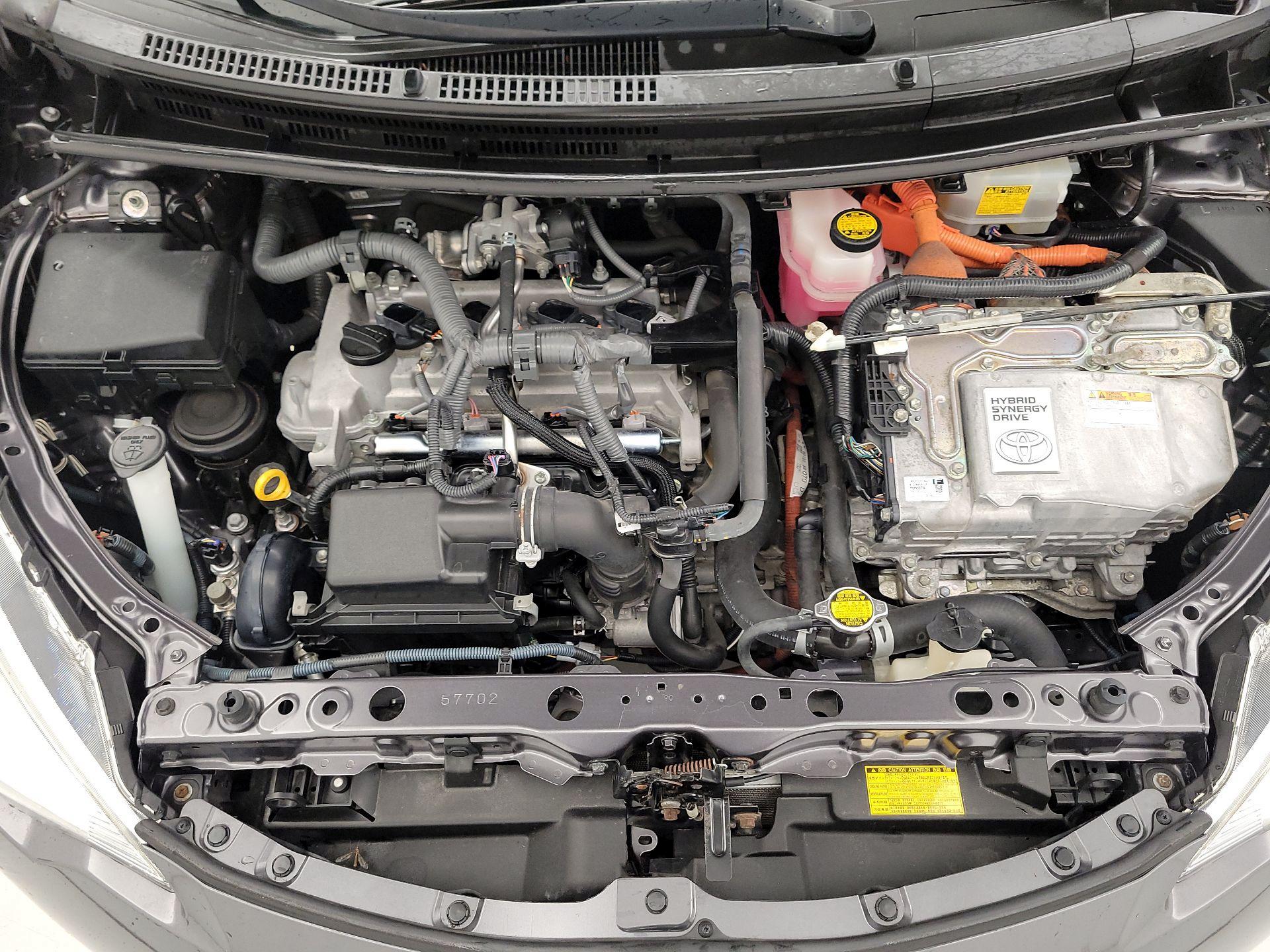 Thumbnail: 2014 Toyota Prius c - 20