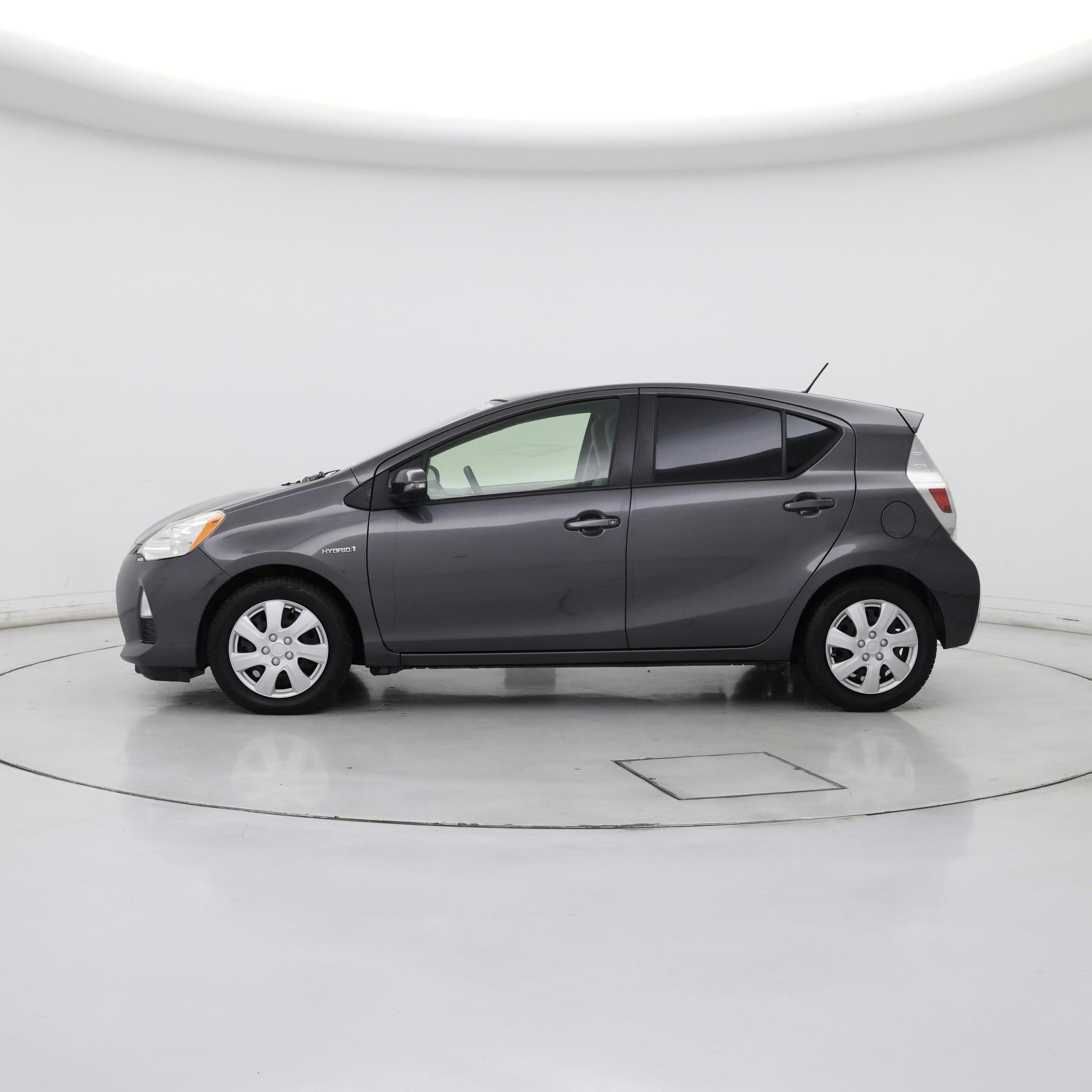 Thumbnail: 2014 Toyota Prius c - 3