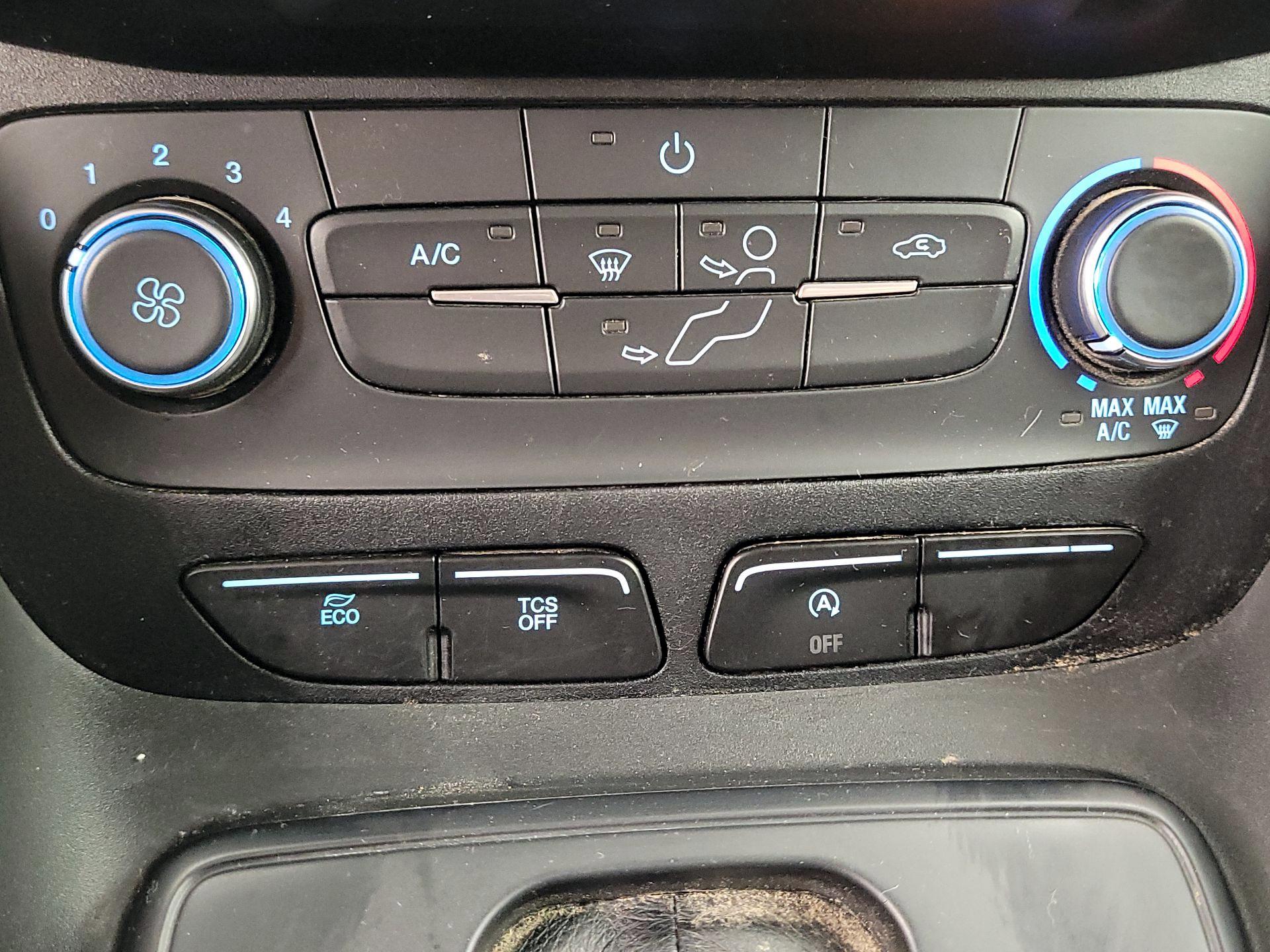 Thumbnail: 2019 Ford Transit Series - 17