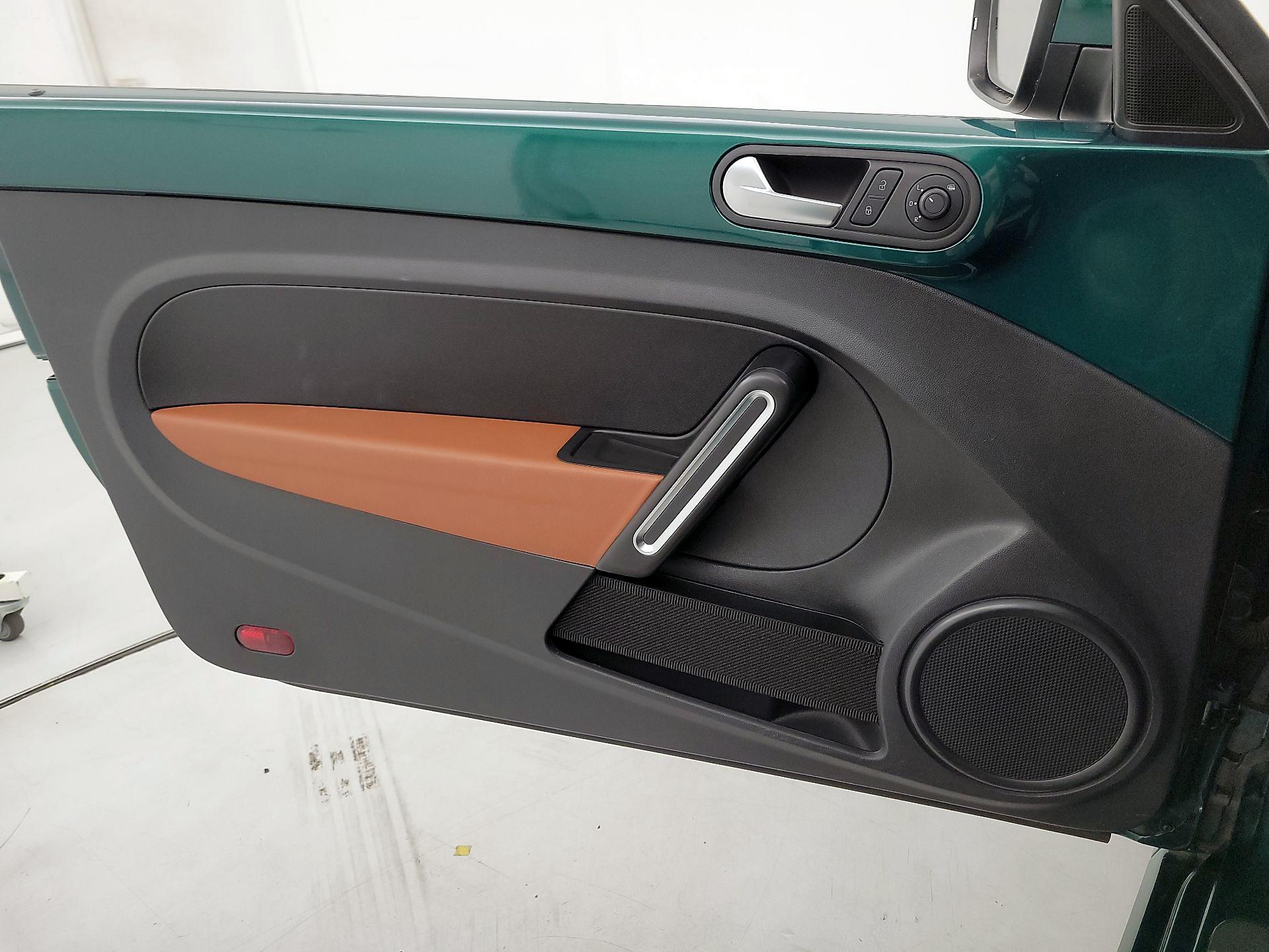 Thumbnail: 2017 Volkswagen Beetle - 12