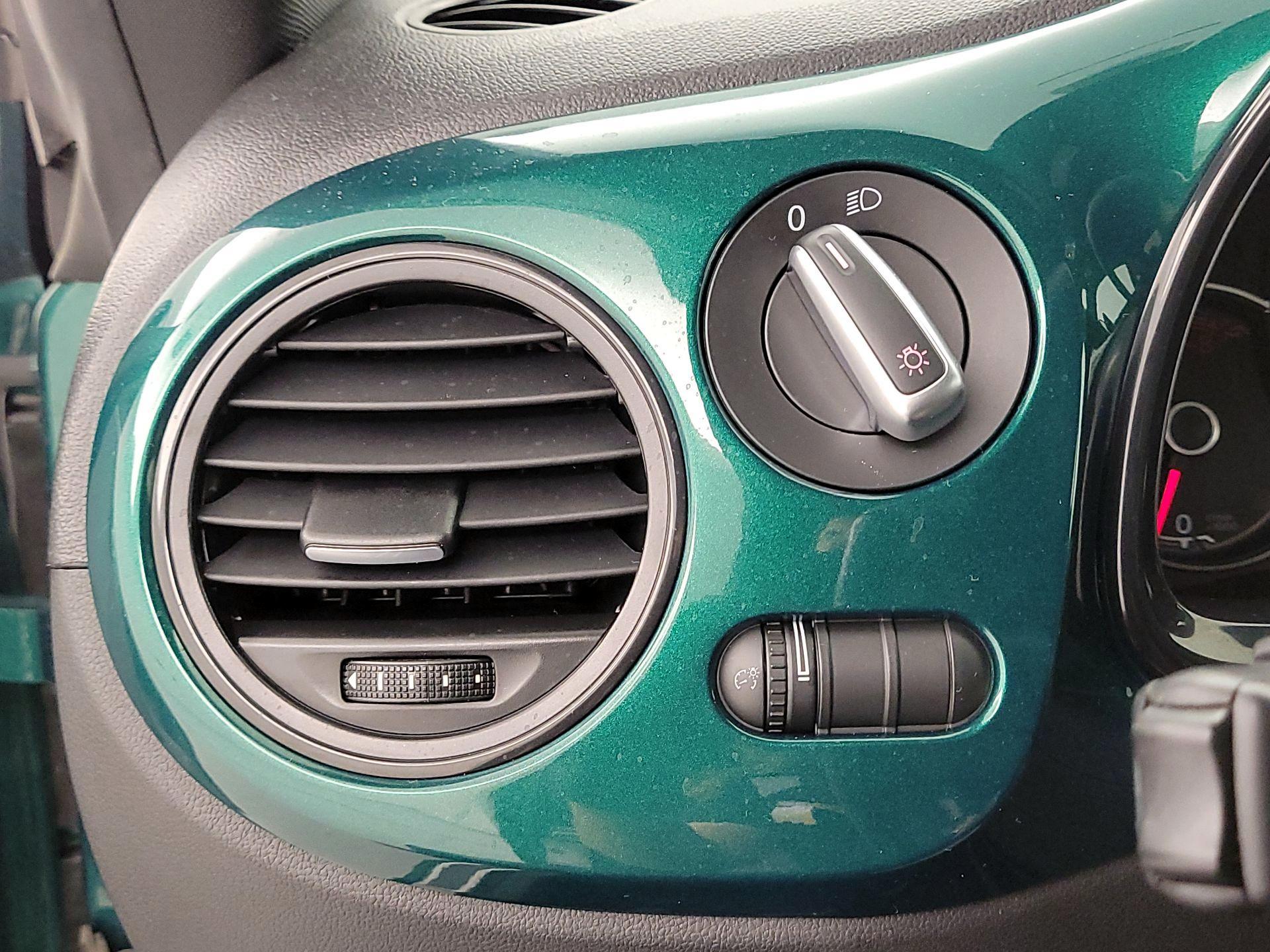 Thumbnail: 2017 Volkswagen Beetle - 13