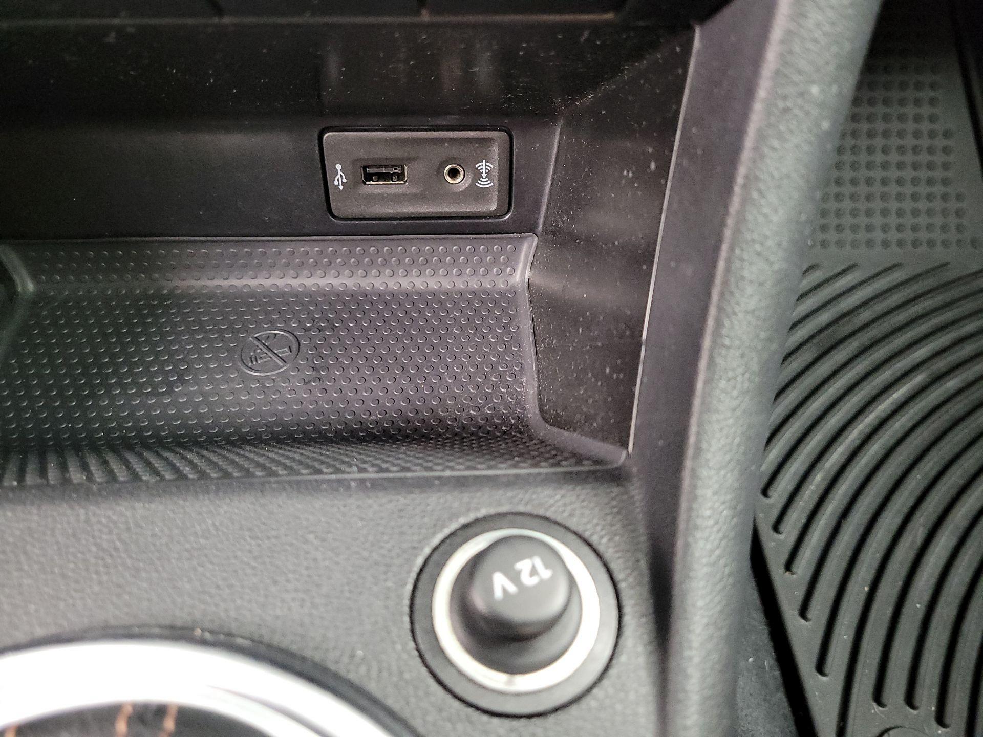 Thumbnail: 2017 Volkswagen Beetle - 18