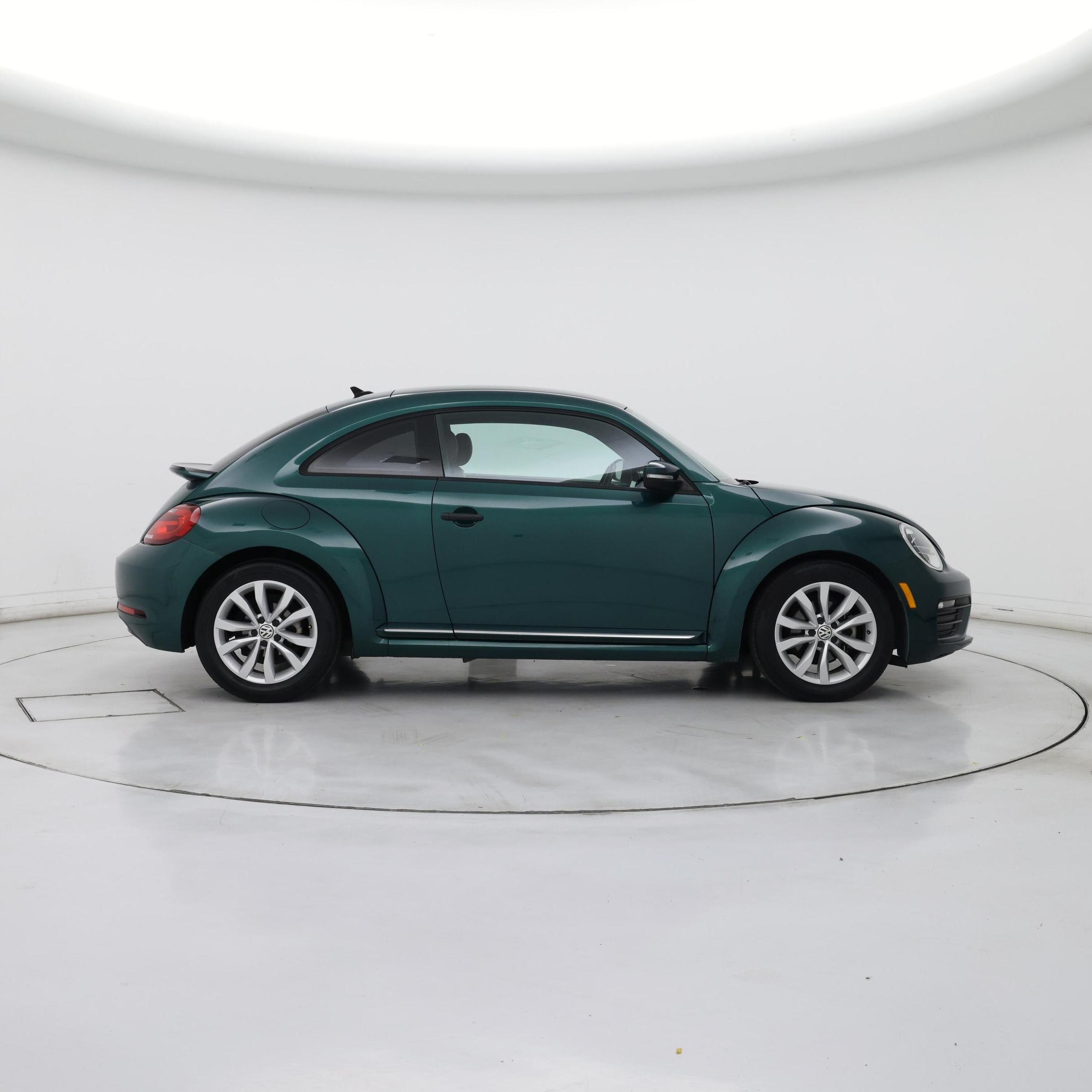 Thumbnail: 2017 Volkswagen Beetle - 7