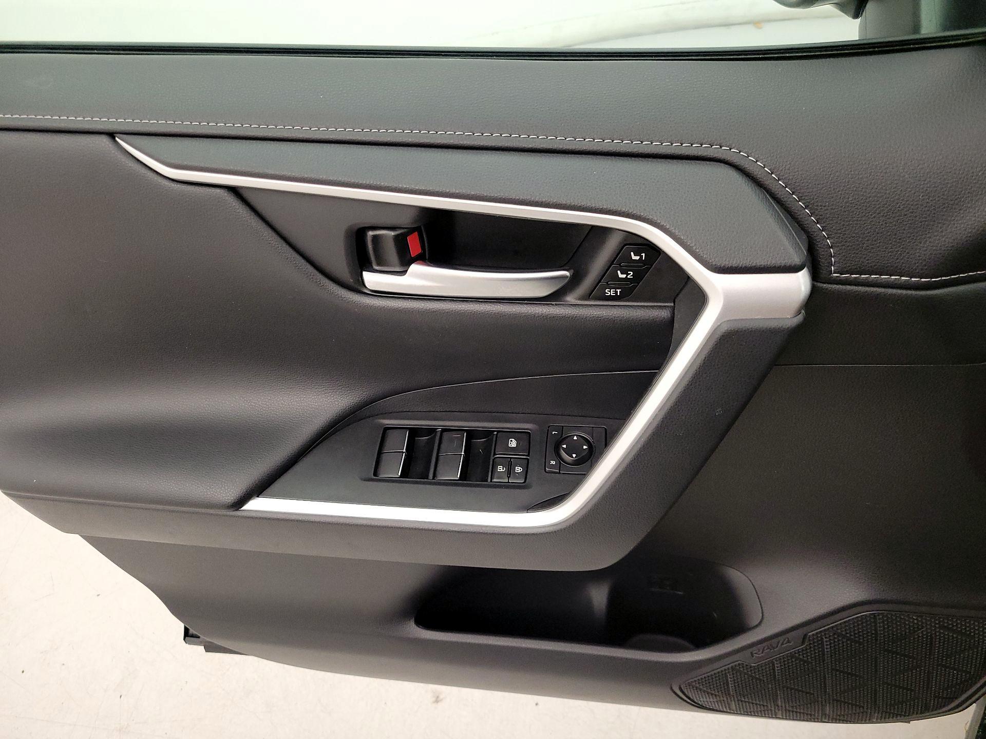 Thumbnail: 2021 Toyota RAV4 - 12