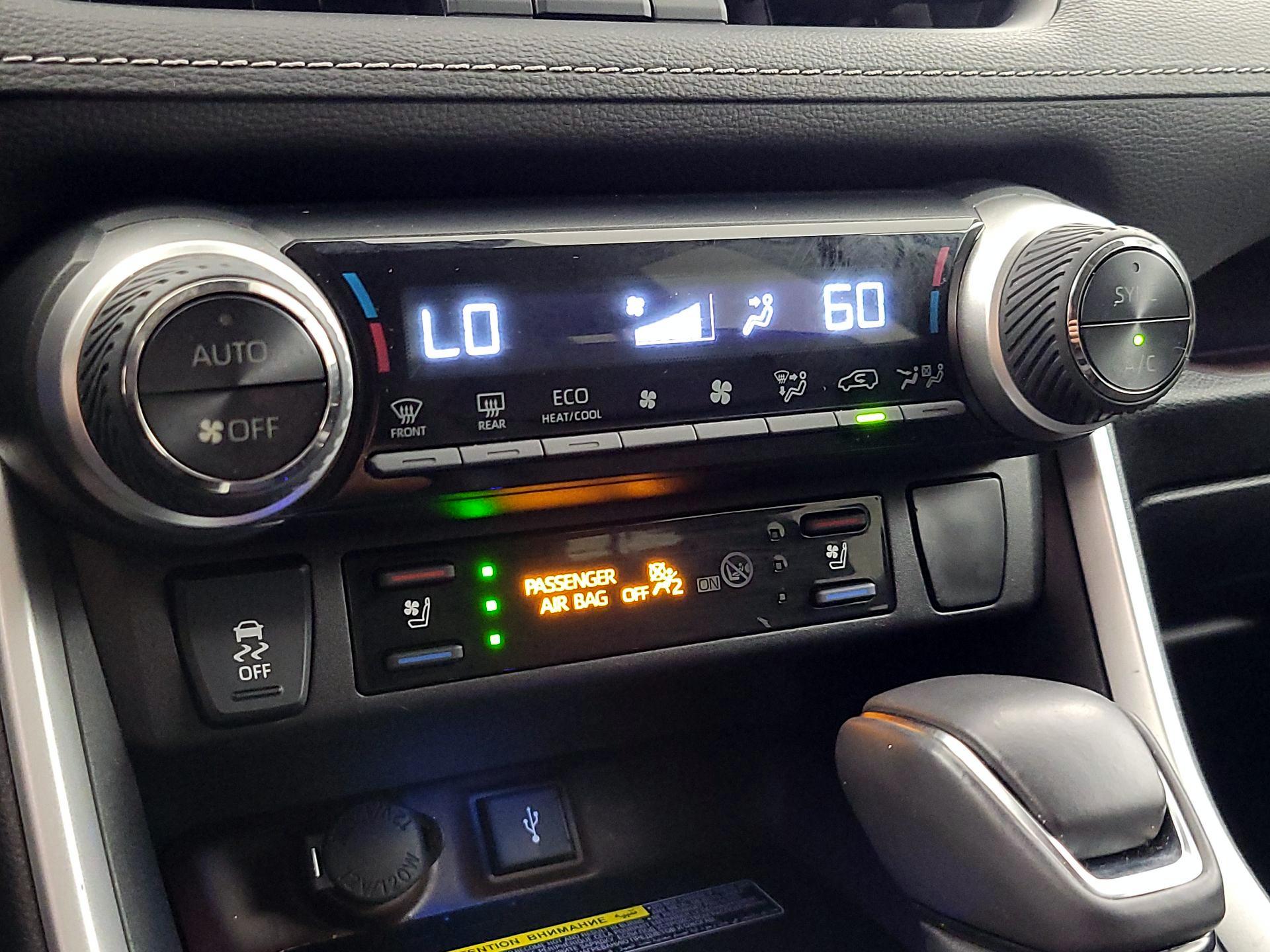 Thumbnail: 2021 Toyota RAV4 - 17