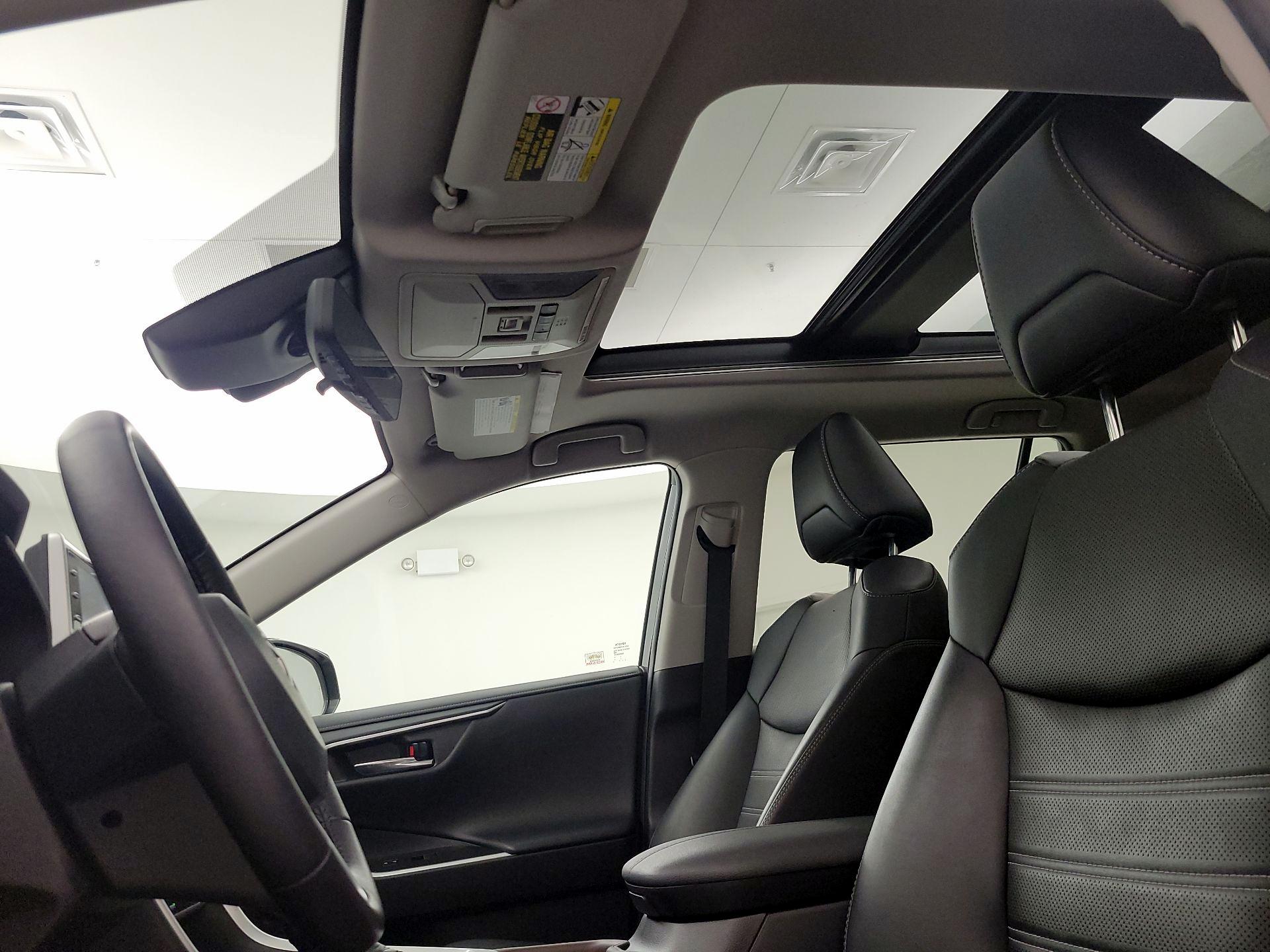 Thumbnail: 2021 Toyota RAV4 - 20