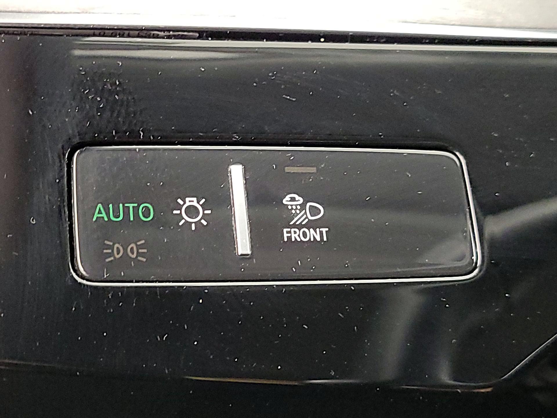 Thumbnail: 2021 Audi e-tron S - 13