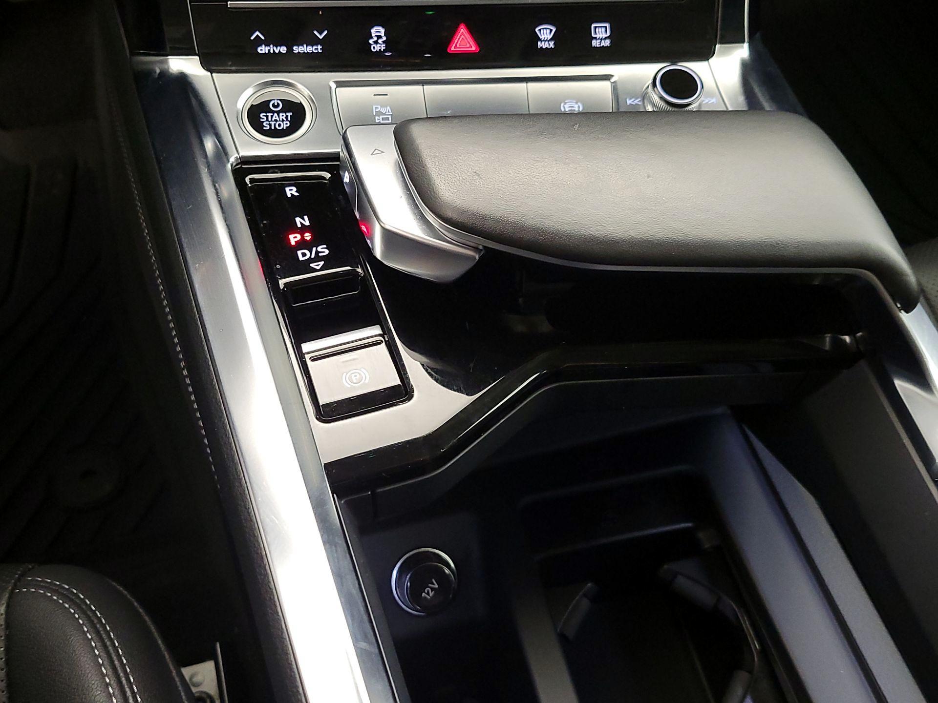 Thumbnail: 2021 Audi e-tron S - 18