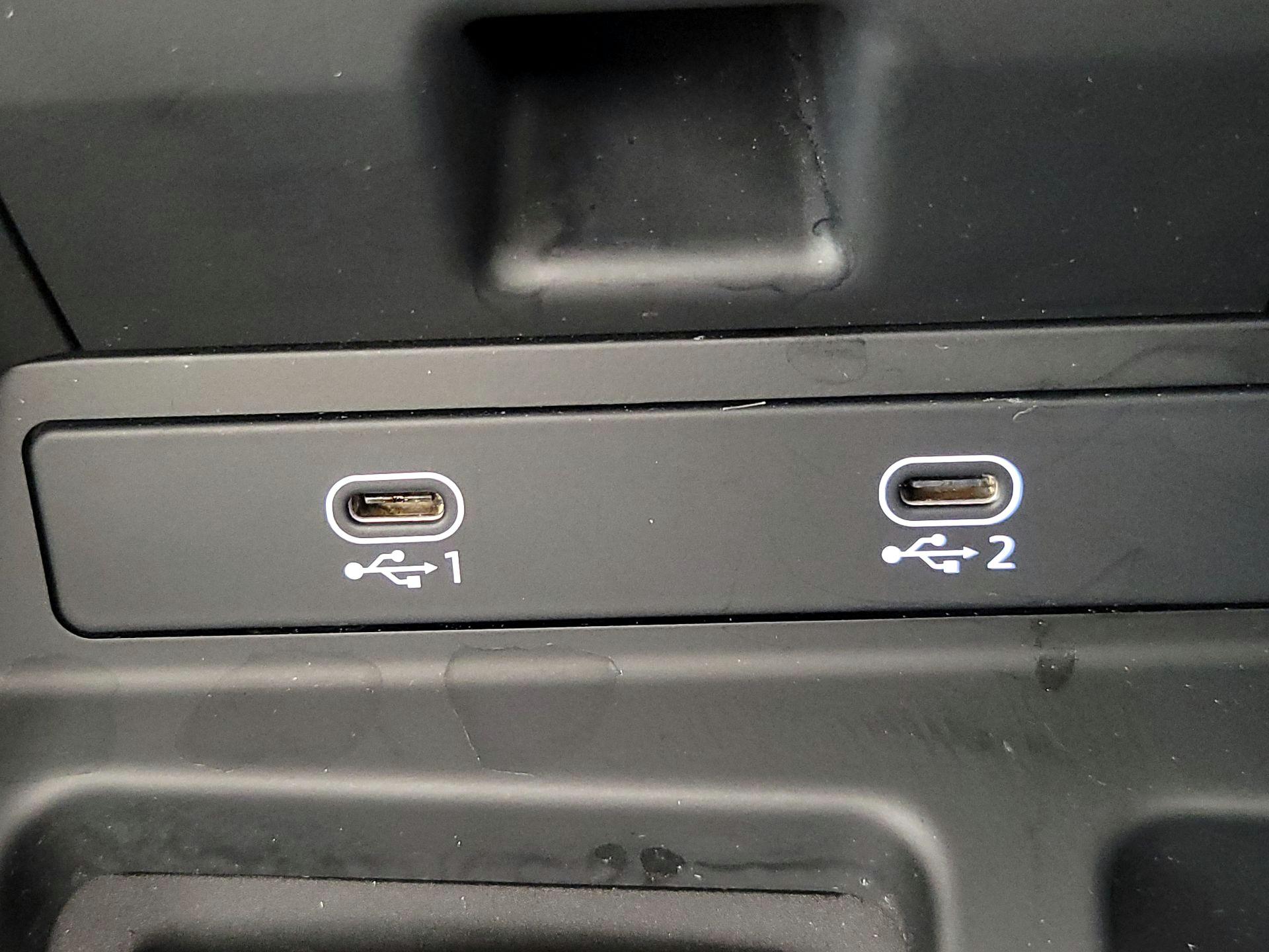 Thumbnail: 2021 Audi e-tron S - 19