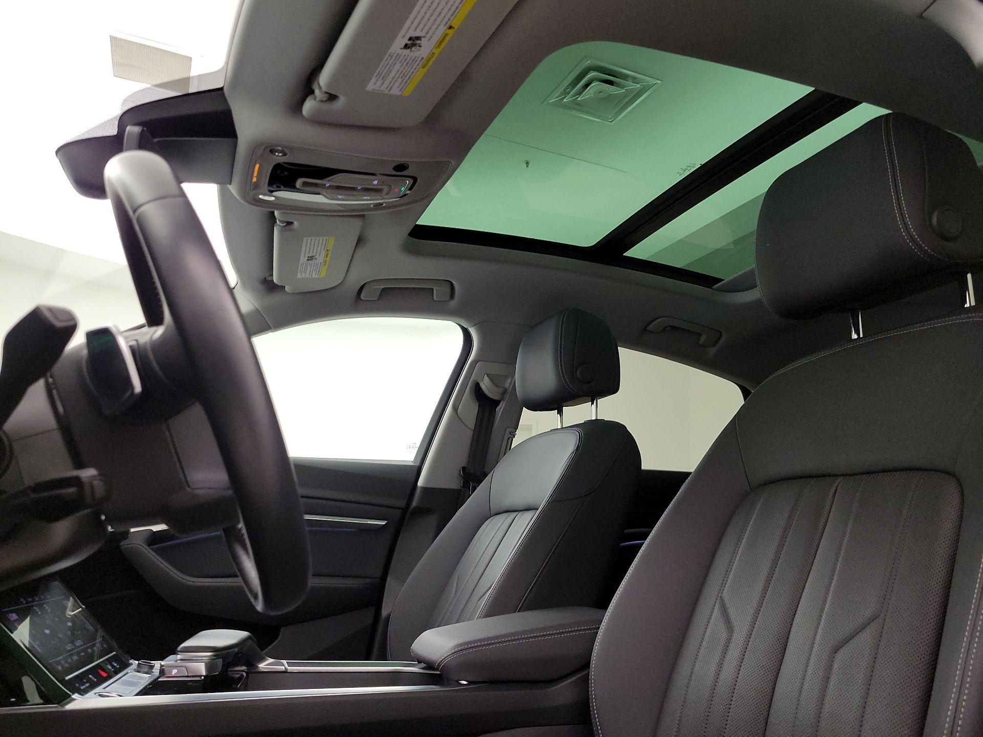 Thumbnail: 2021 Audi e-tron S - 20