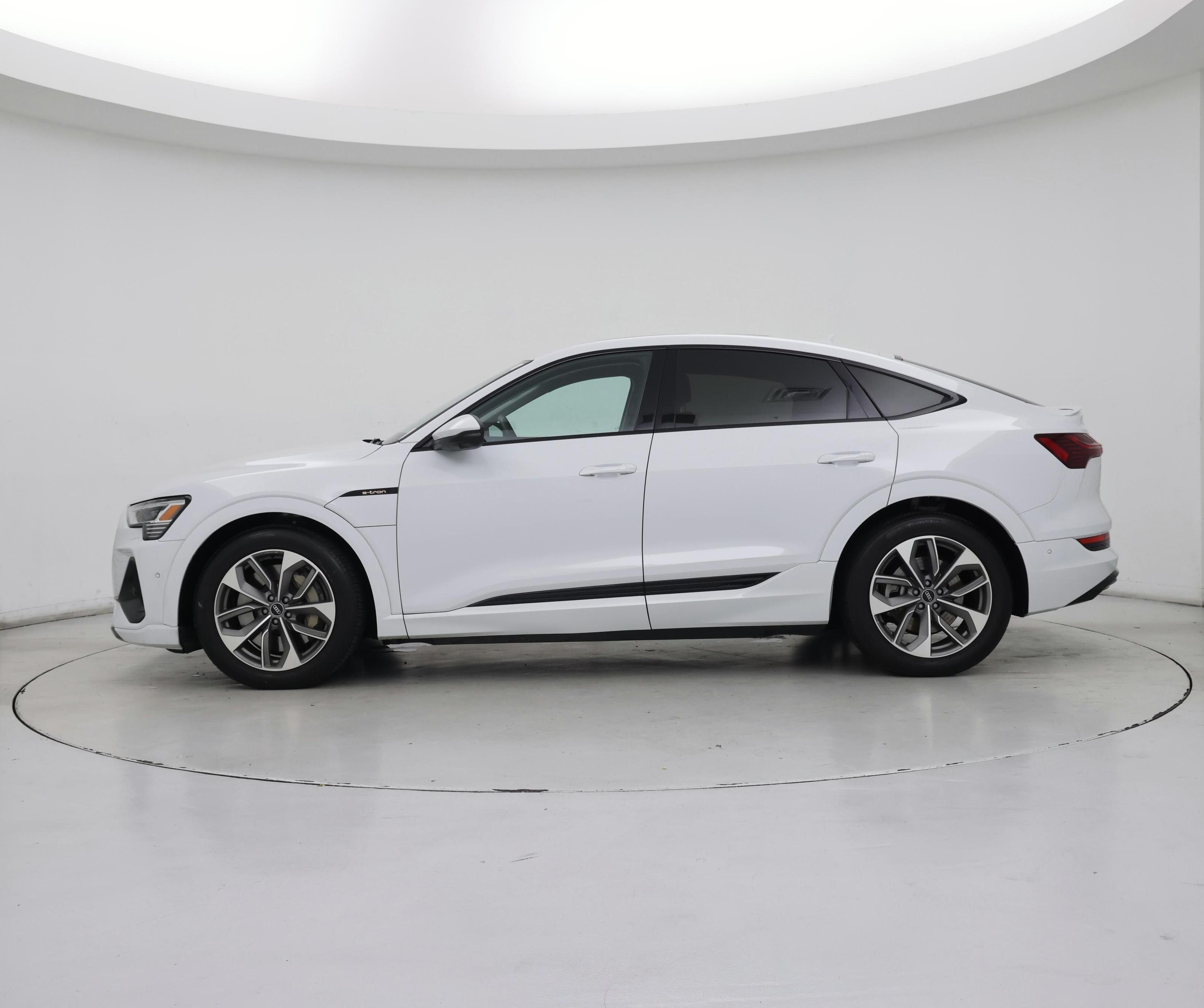 Thumbnail: 2021 Audi e-tron S - 3