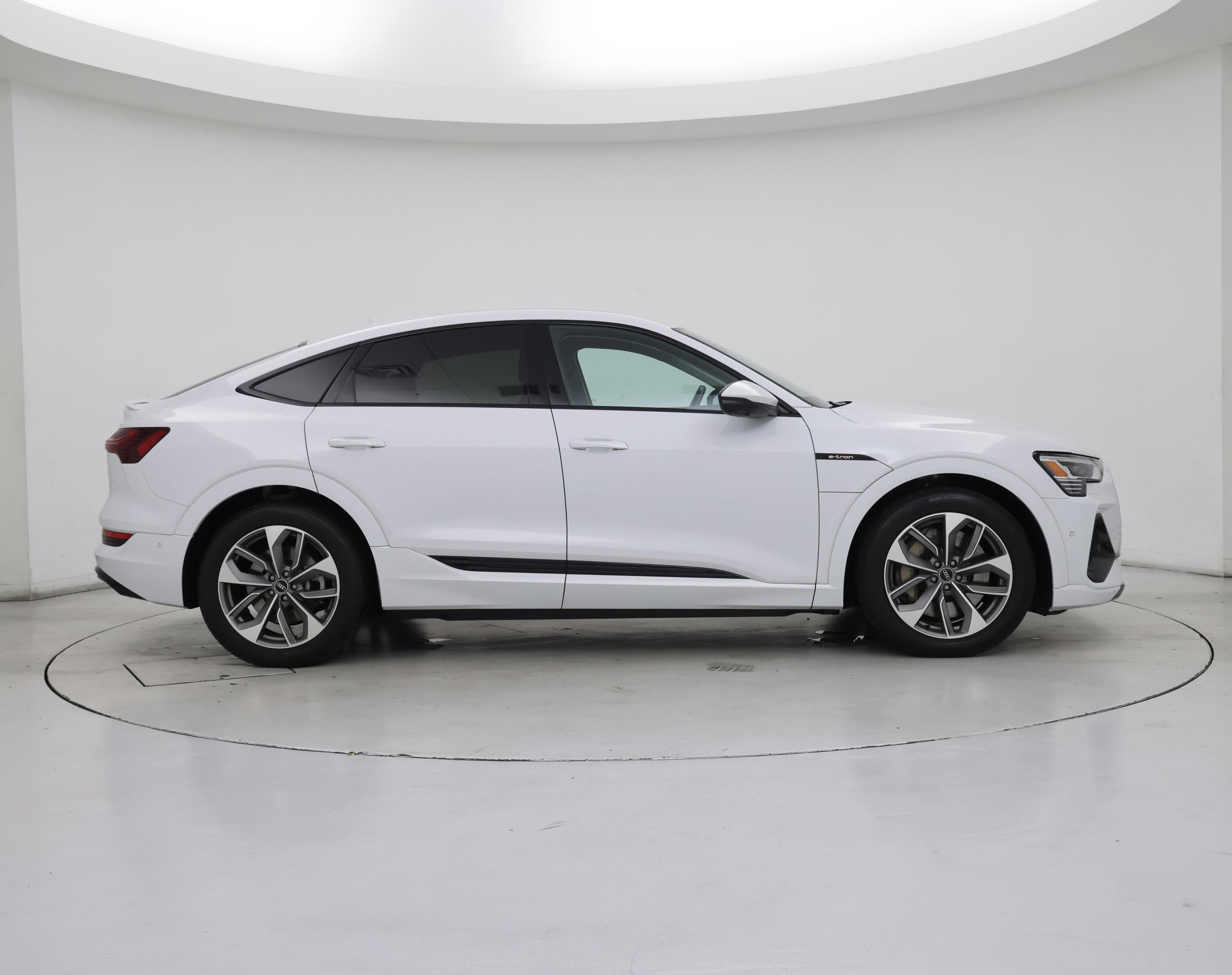 Thumbnail: 2021 Audi e-tron S - 7