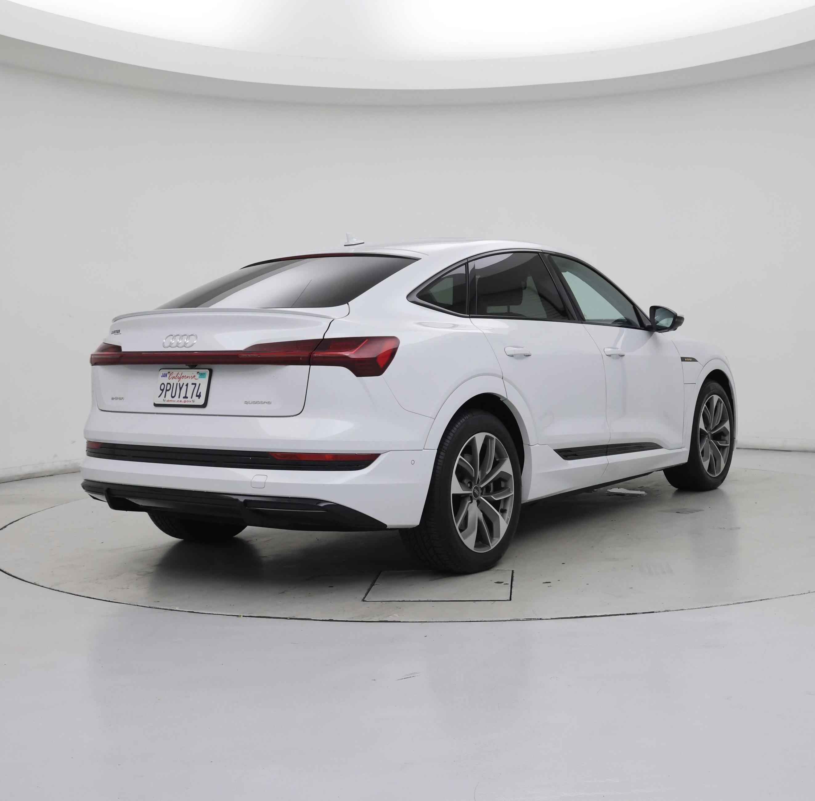 Thumbnail: 2021 Audi e-tron S - 8