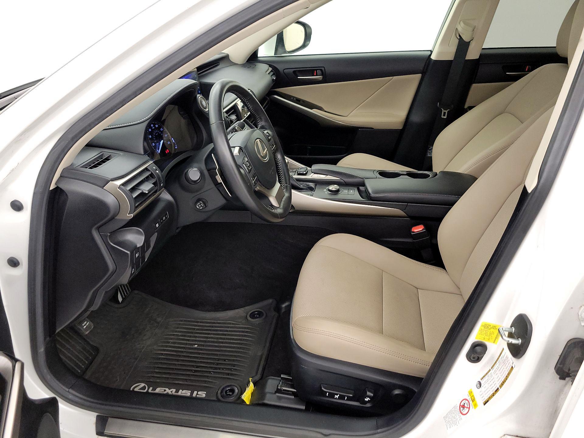 Thumbnail: 2018 Lexus IS - 11