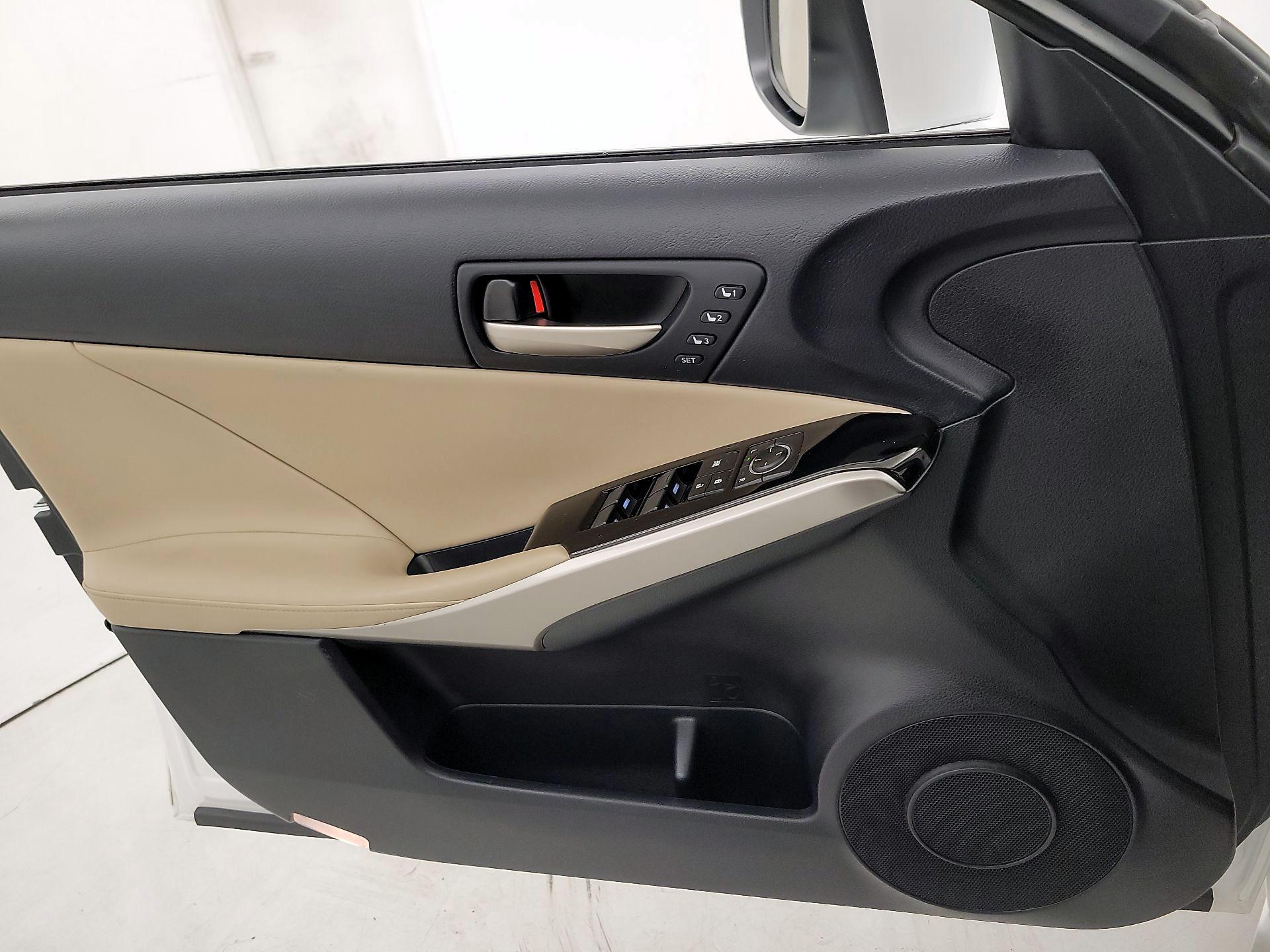 Thumbnail: 2018 Lexus IS - 12