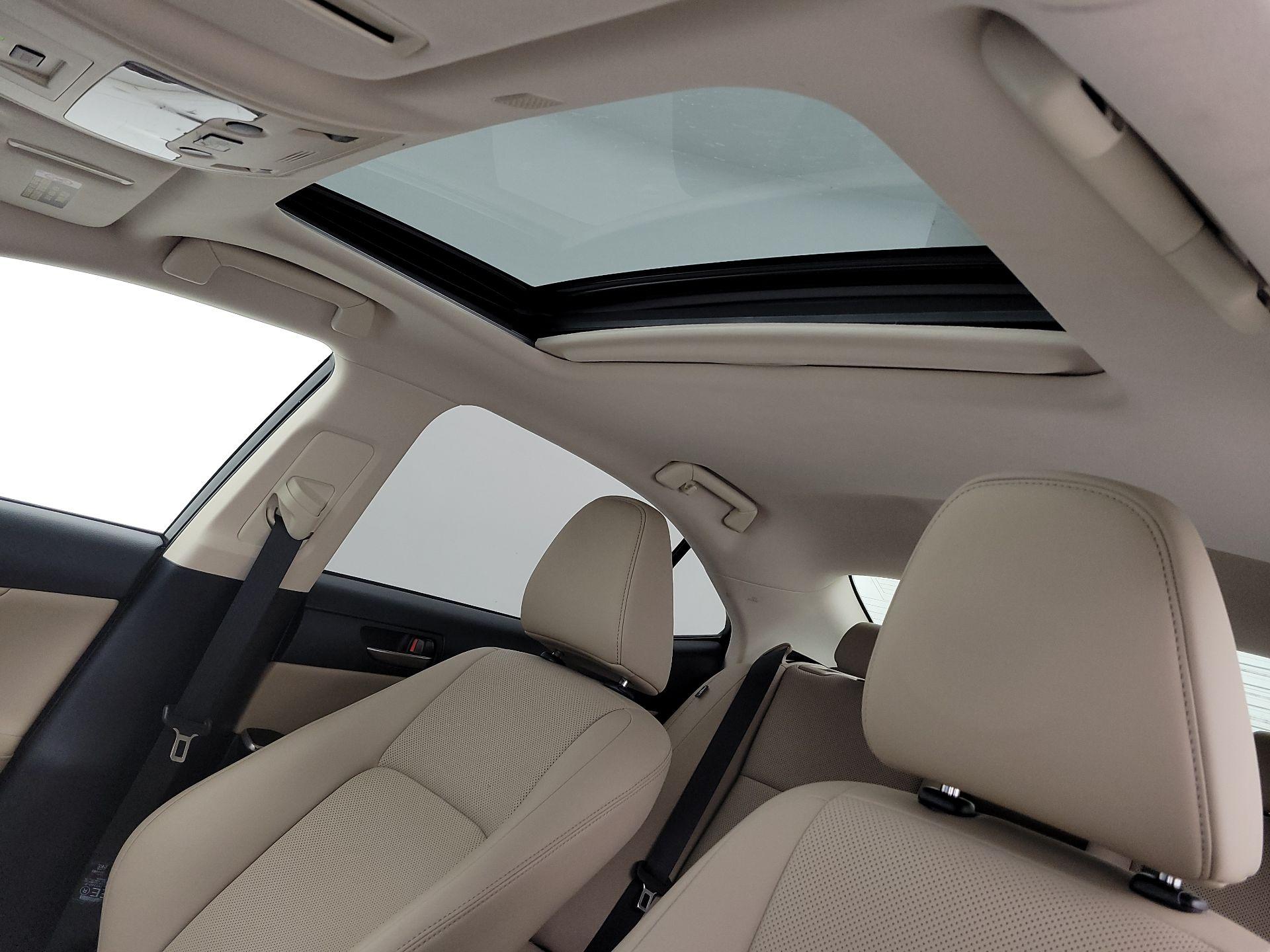 Thumbnail: 2018 Lexus IS - 20