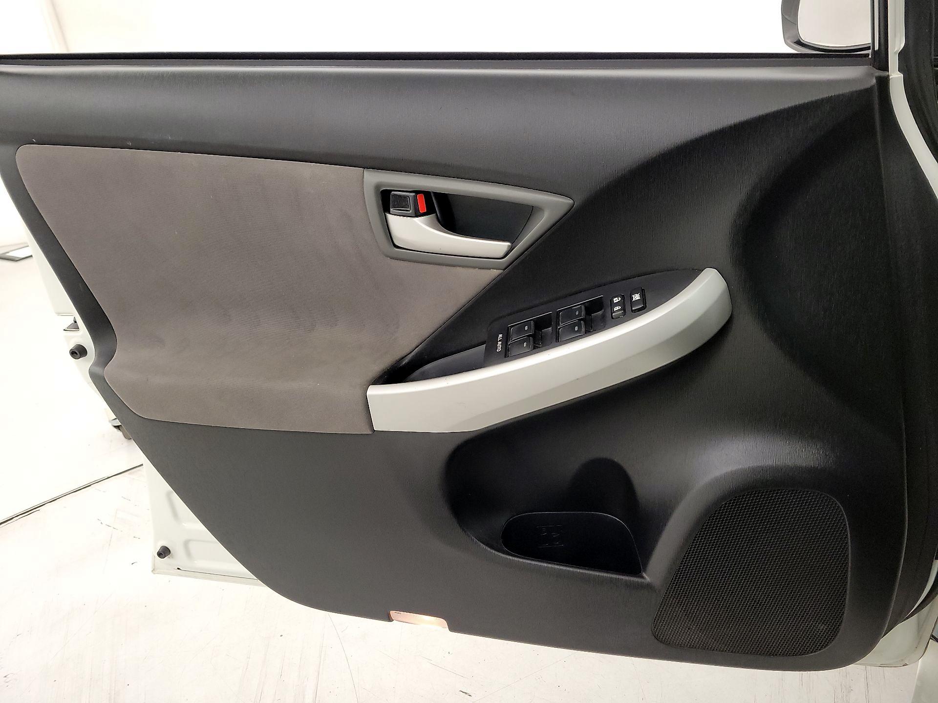 Thumbnail: 2014 Toyota Prius - 13