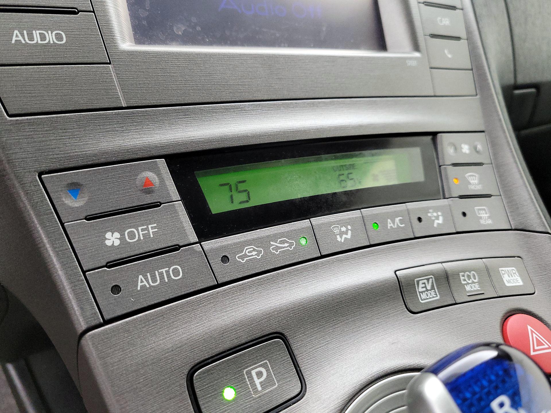 Thumbnail: 2014 Toyota Prius - 15