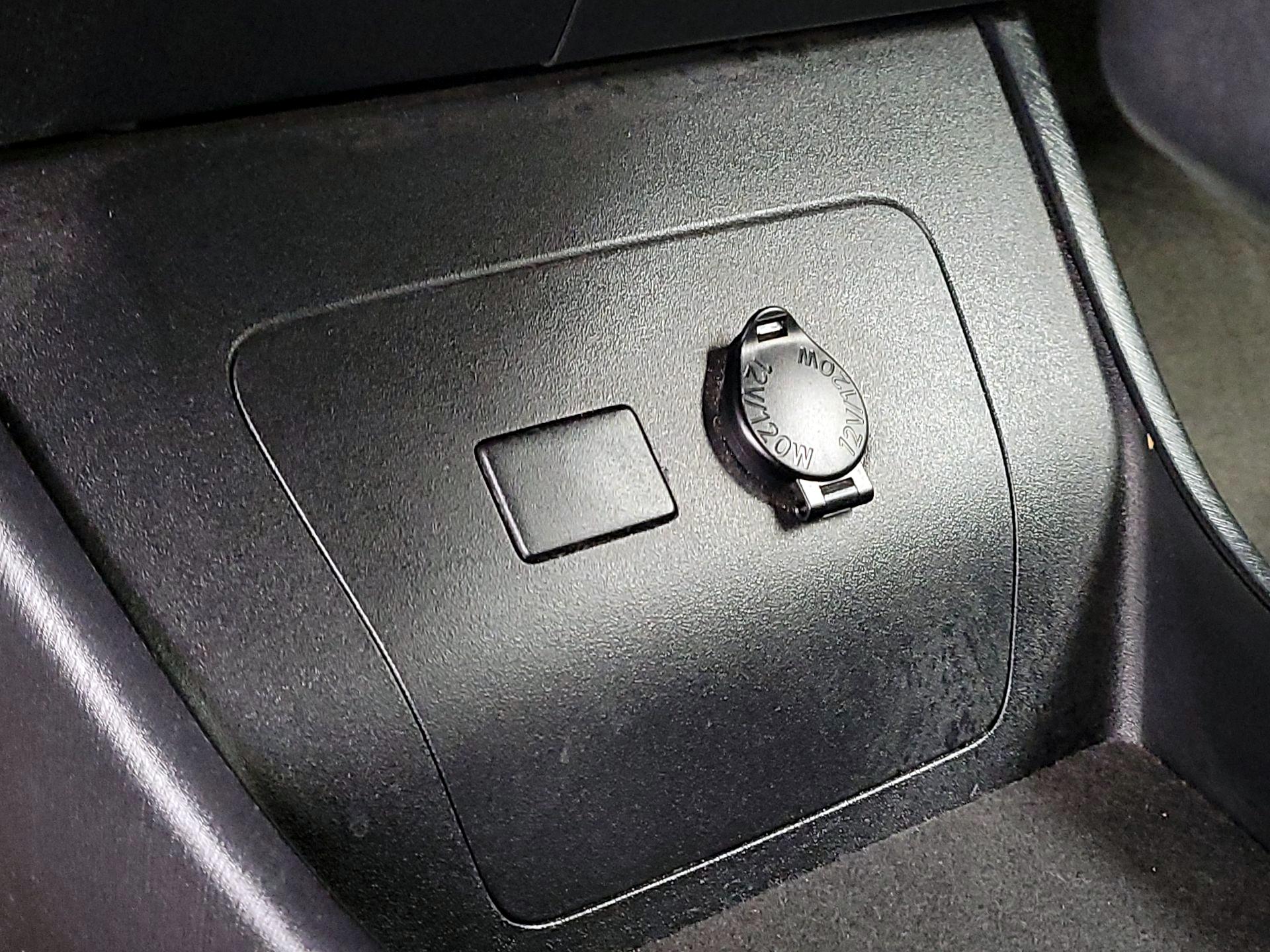 Thumbnail: 2014 Toyota Prius - 17