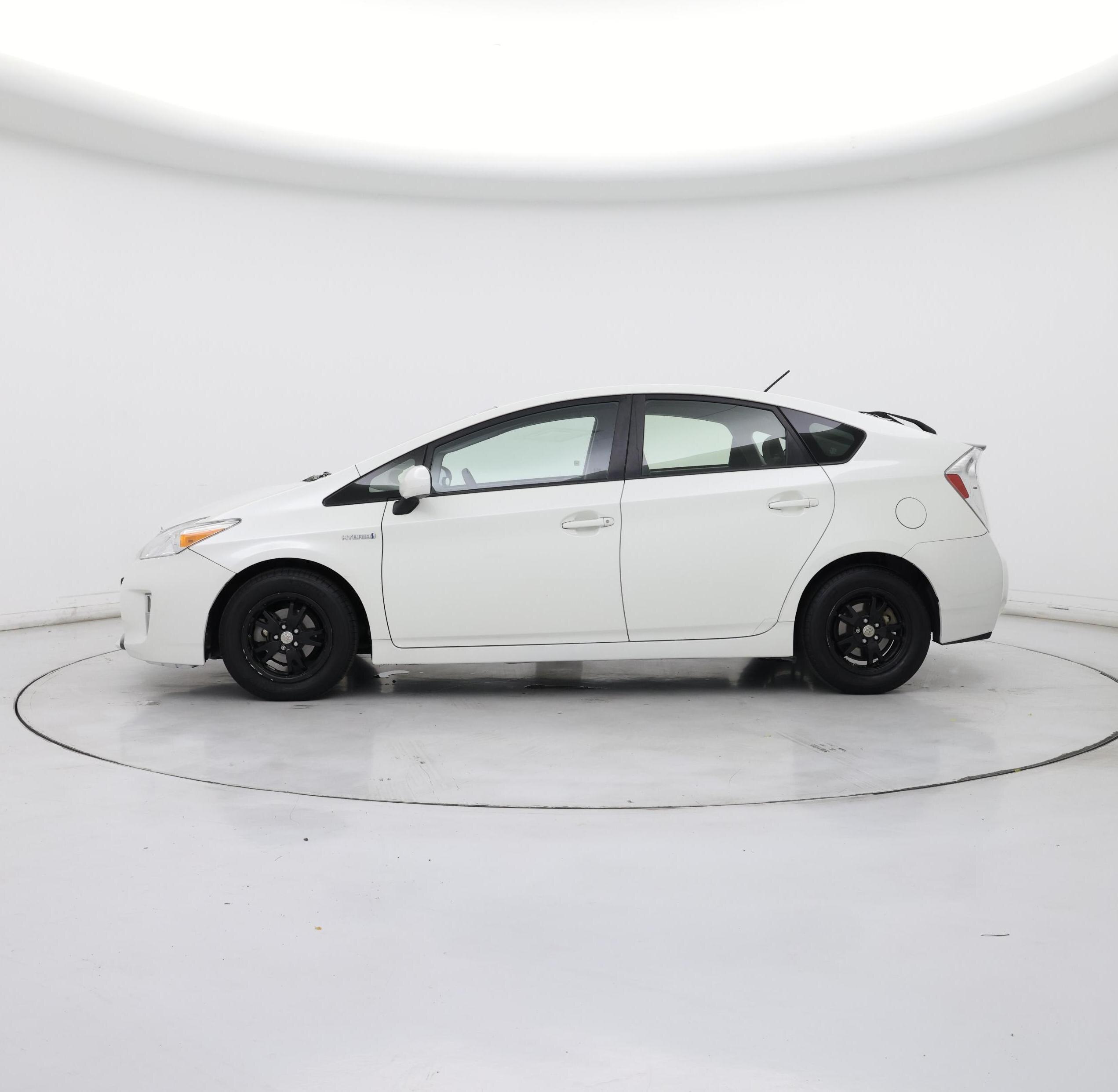 Thumbnail: 2014 Toyota Prius - 3