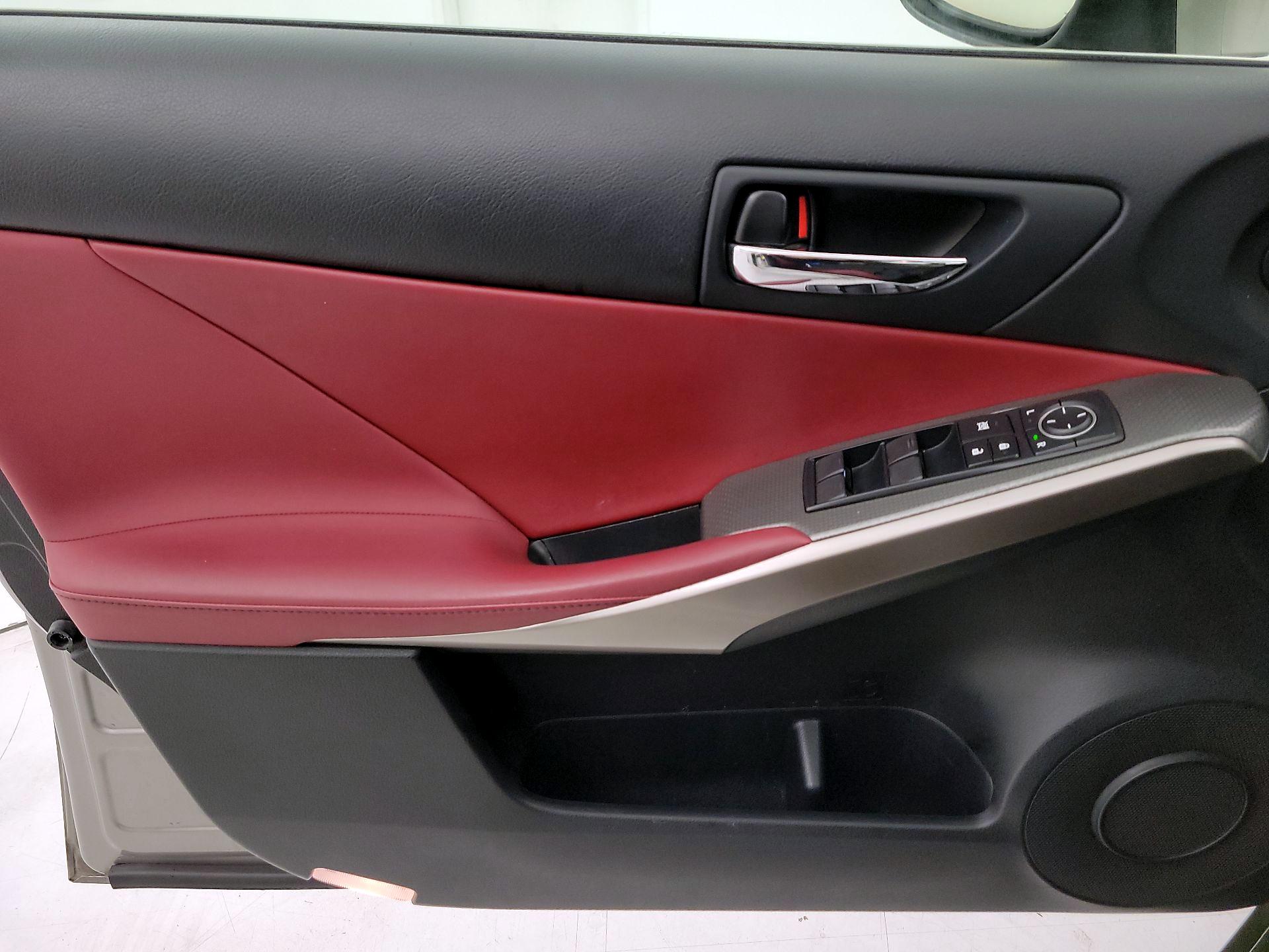 Thumbnail: 2016 Lexus IS - 12