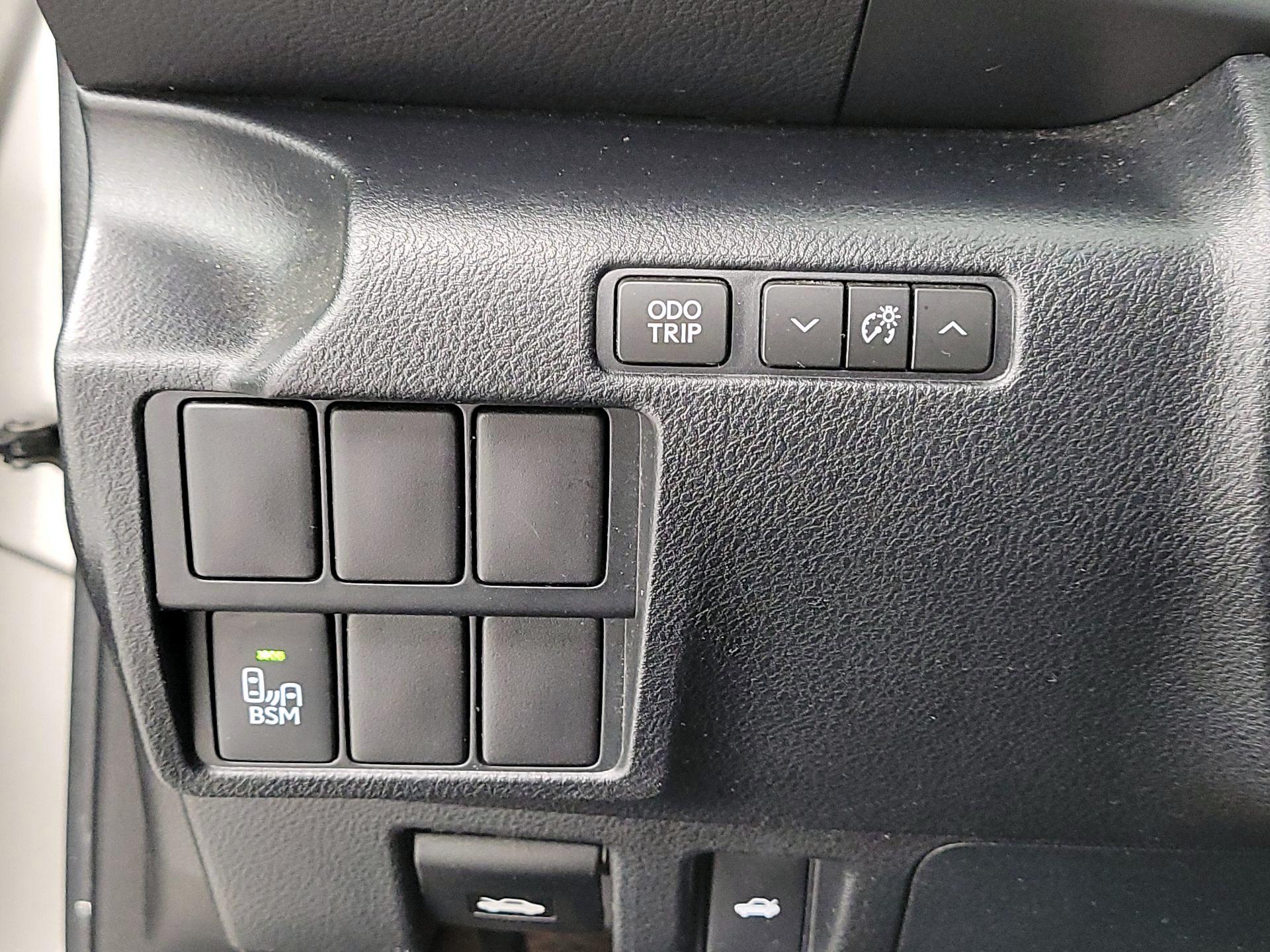 Thumbnail: 2016 Lexus IS - 13