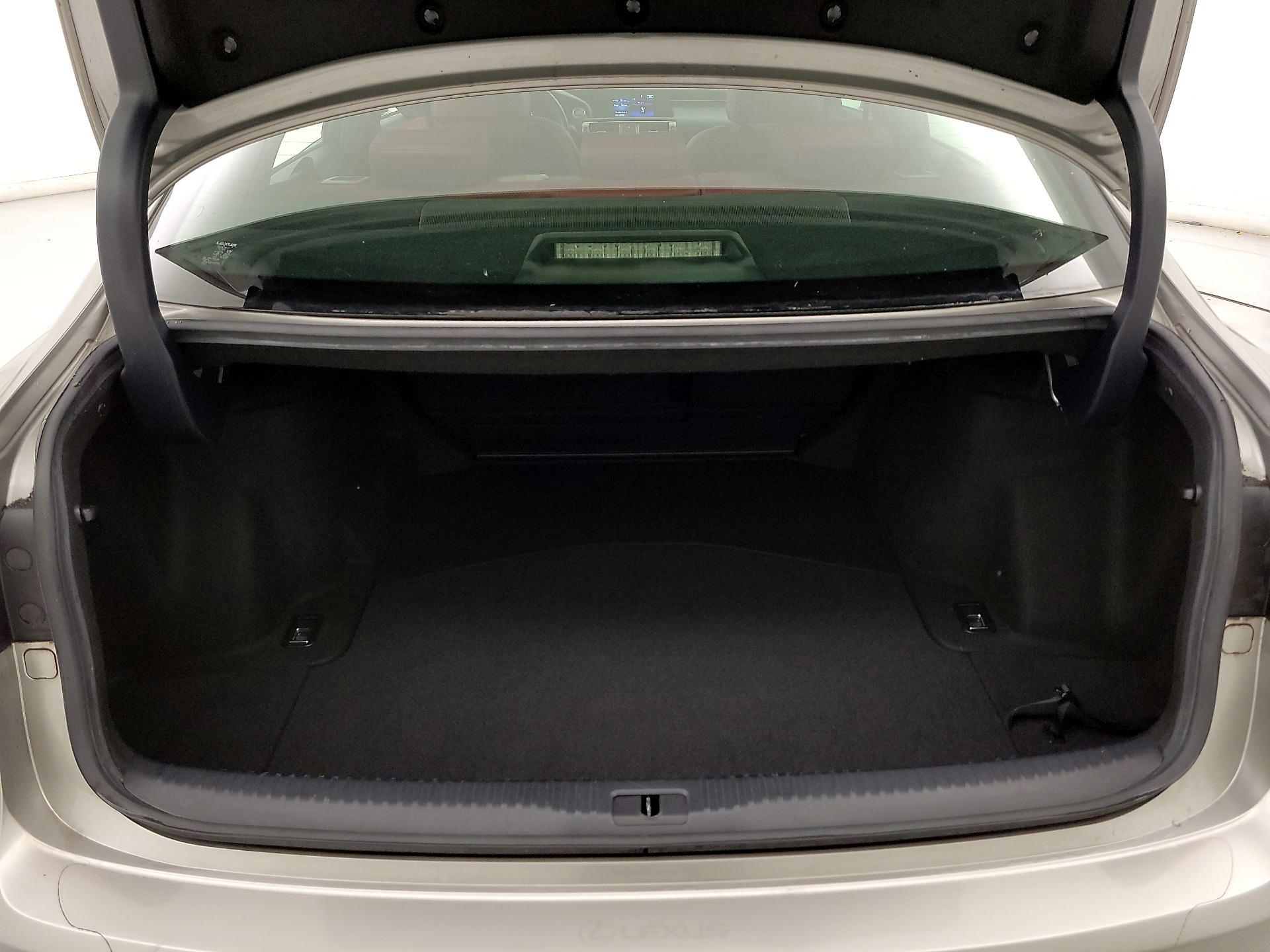 Thumbnail: 2016 Lexus IS - 20