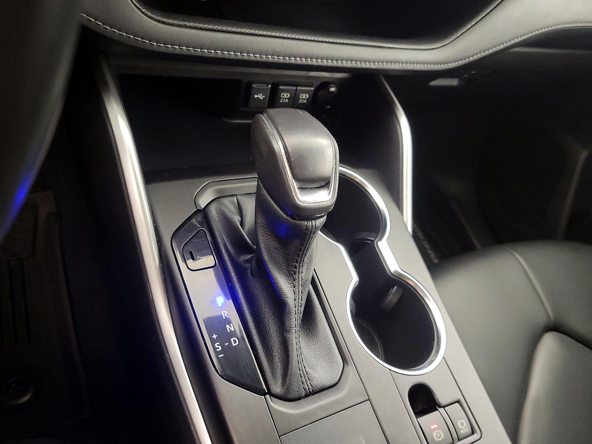 Thumbnail: 2020 Toyota Highlander - 18