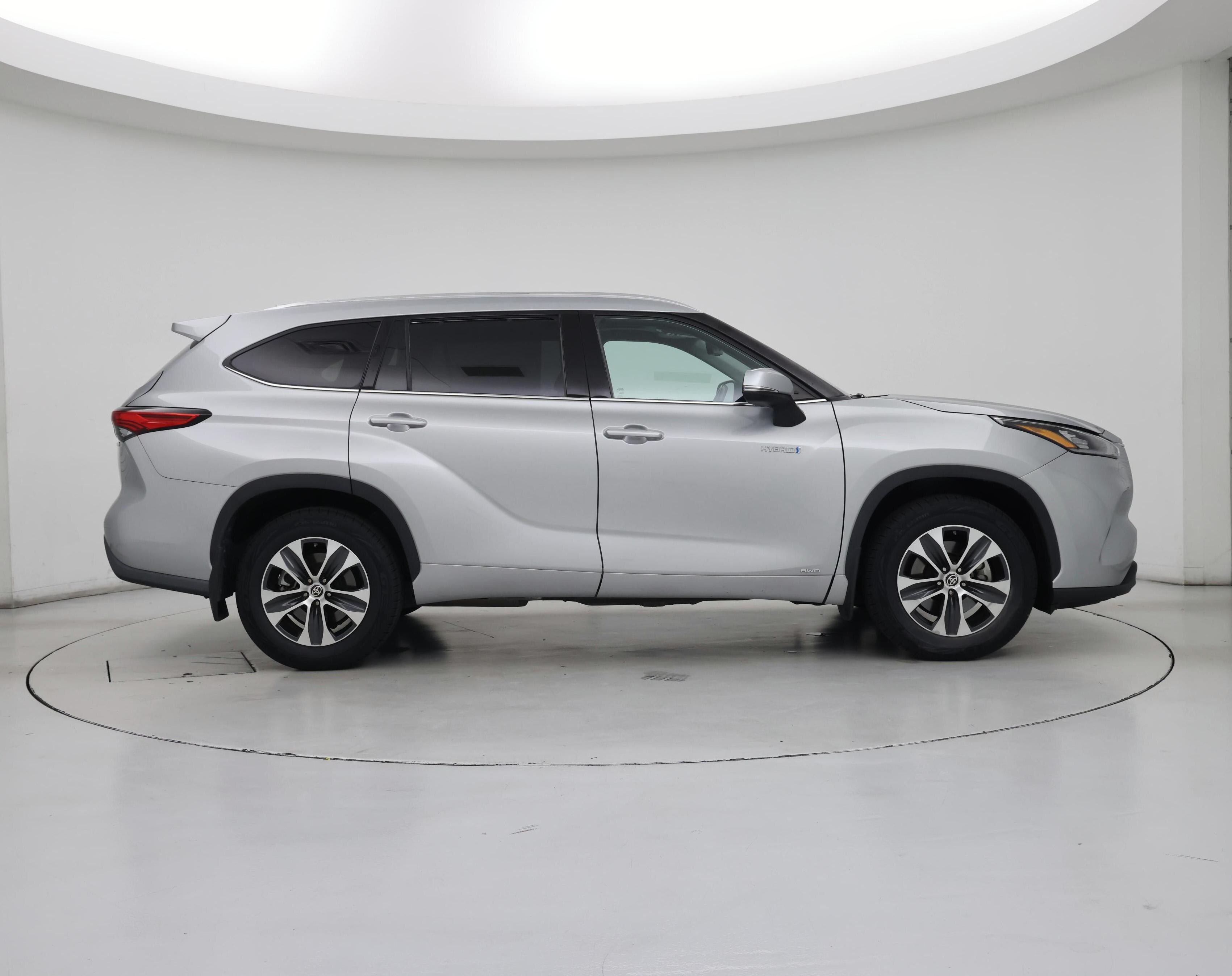 Thumbnail: 2020 Toyota Highlander - 7
