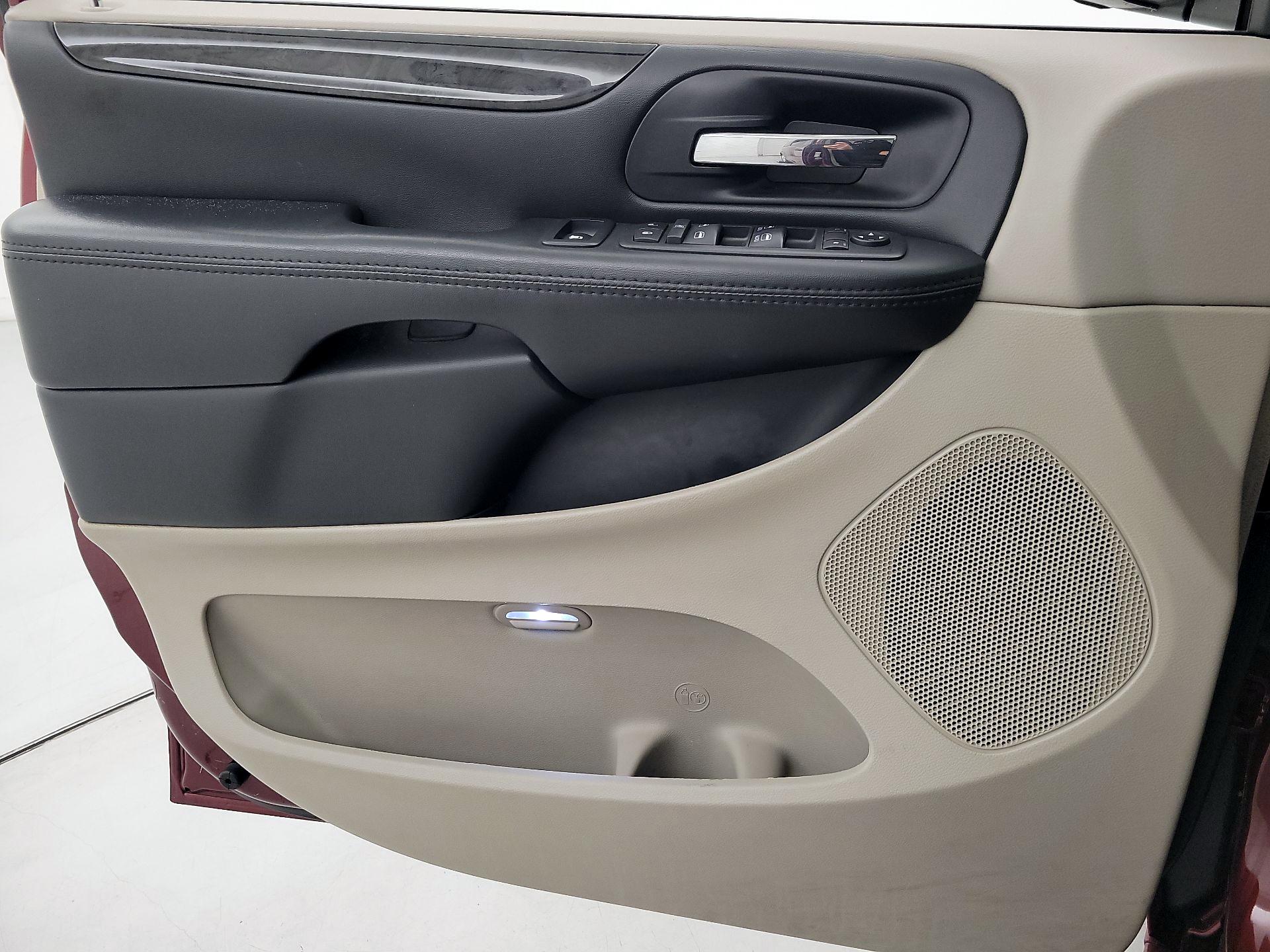 Thumbnail: 2019 Dodge Grand Caravan - 12