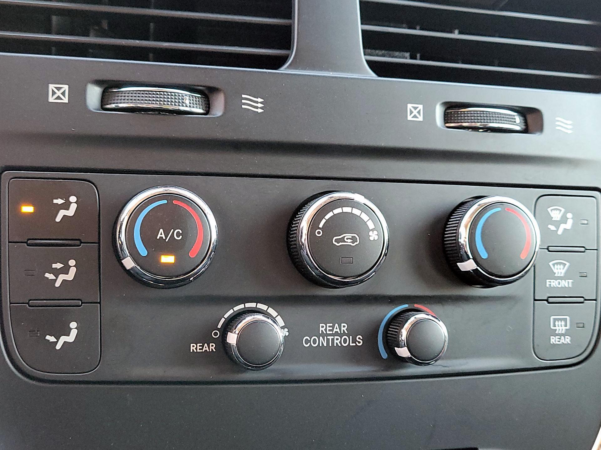 Thumbnail: 2019 Dodge Grand Caravan - 16