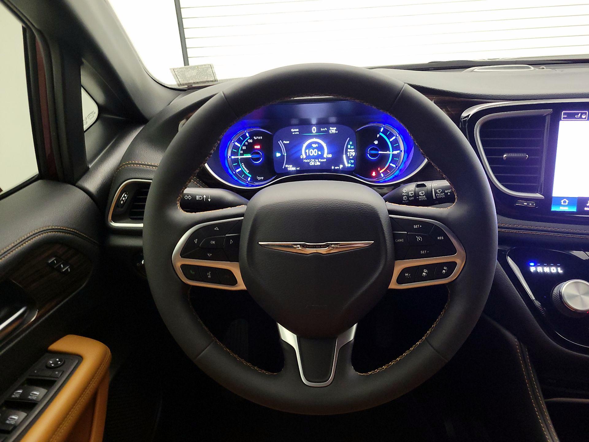 Thumbnail: 2022 Chrysler Pacifica - 10