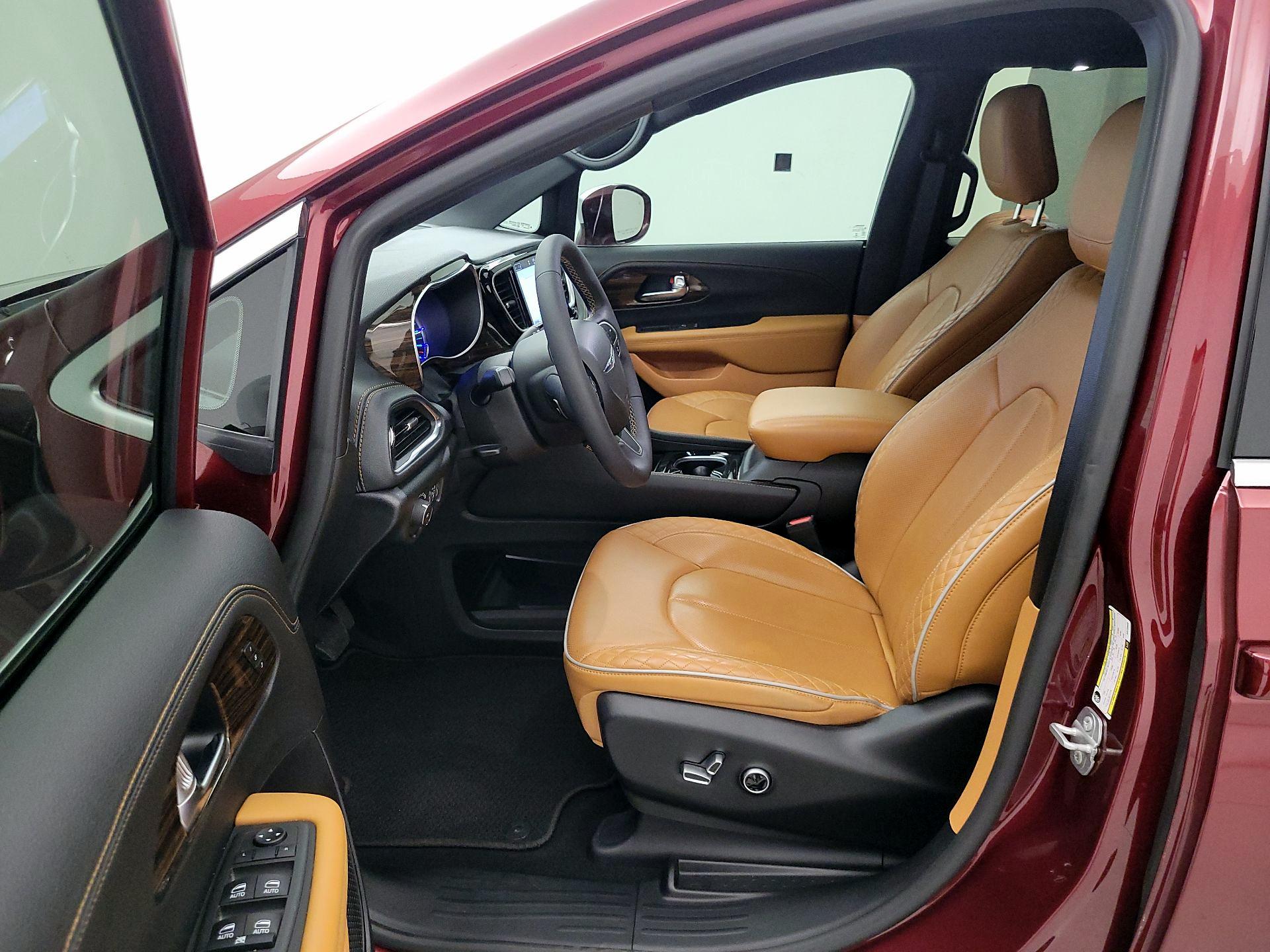 Thumbnail: 2022 Chrysler Pacifica - 11