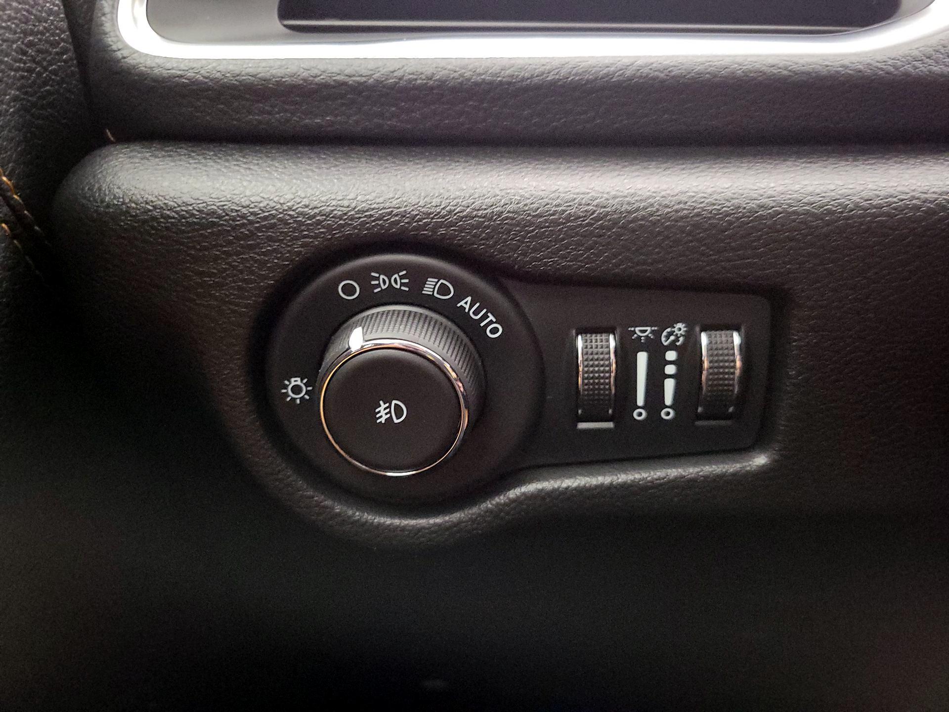 Thumbnail: 2022 Chrysler Pacifica - 13