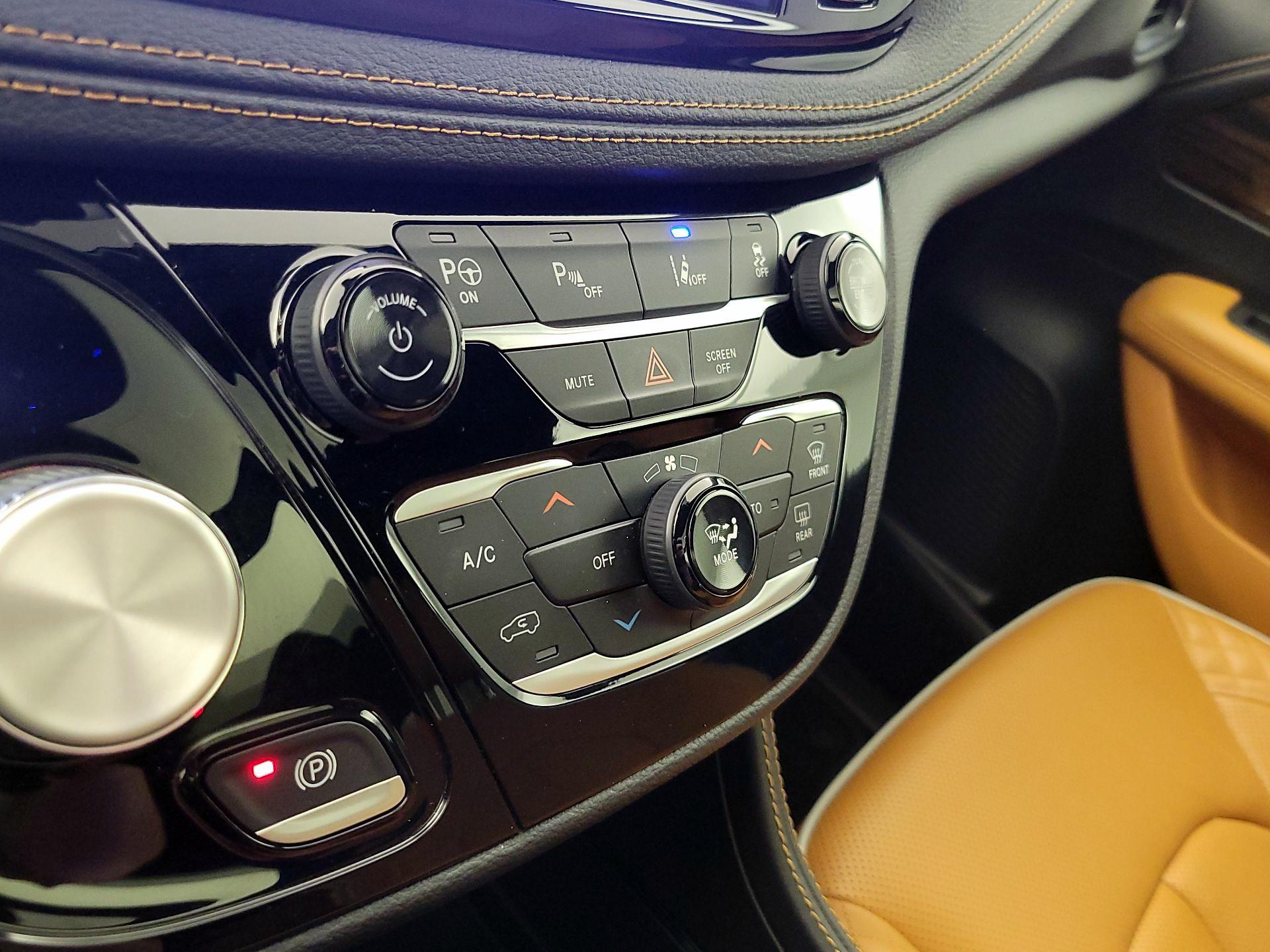 Thumbnail: 2022 Chrysler Pacifica - 17