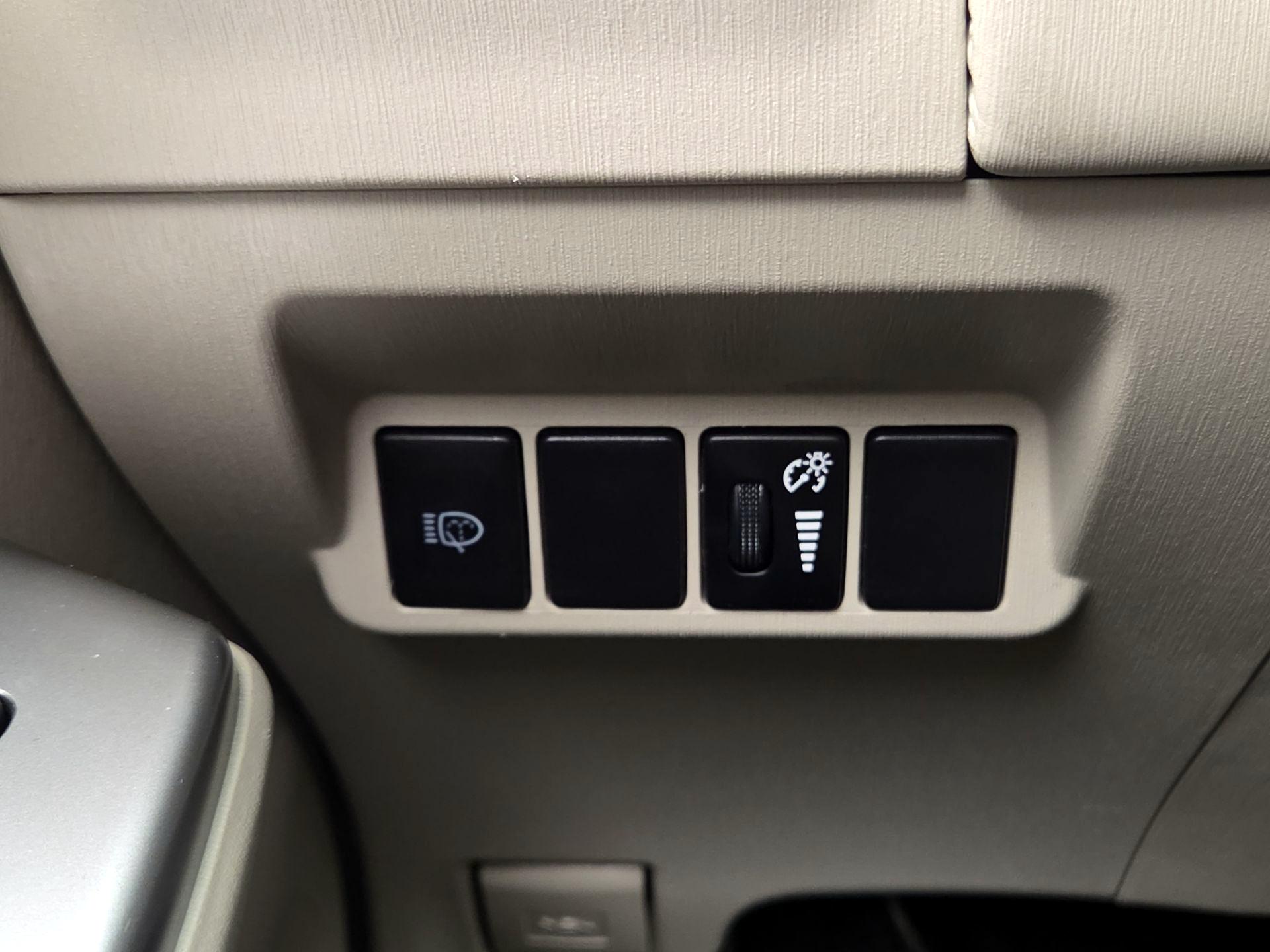 Thumbnail: 2014 Toyota Prius v - 13