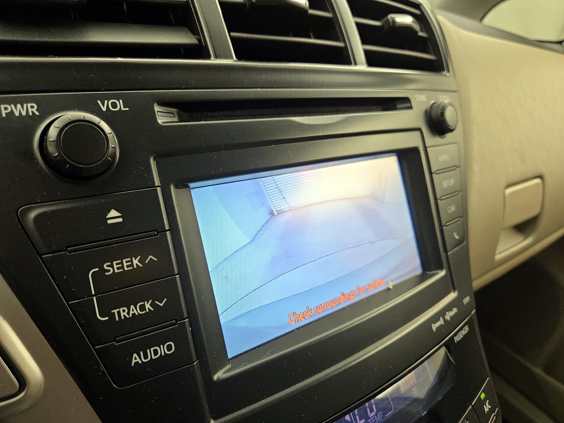 Thumbnail: 2014 Toyota Prius v - 14