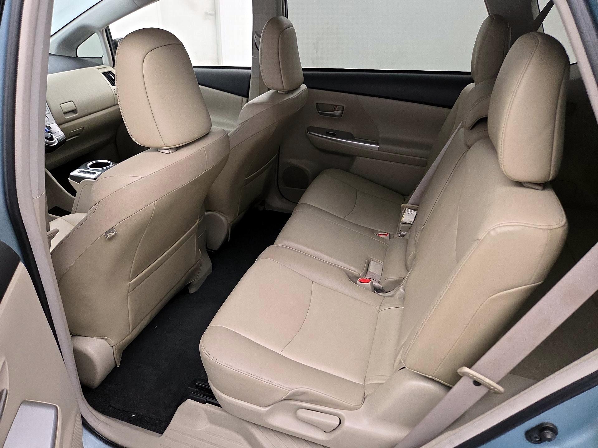 Thumbnail: 2014 Toyota Prius v - 19