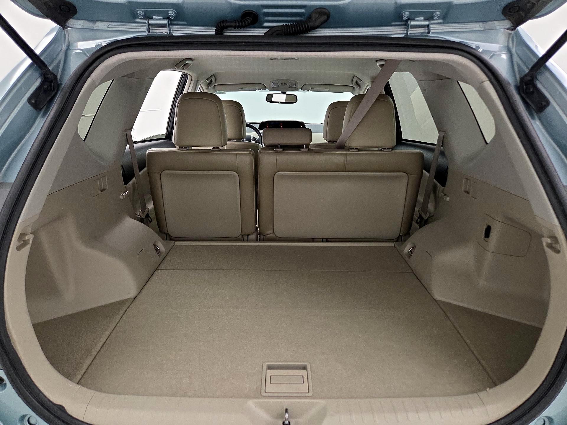 Thumbnail: 2014 Toyota Prius v - 20