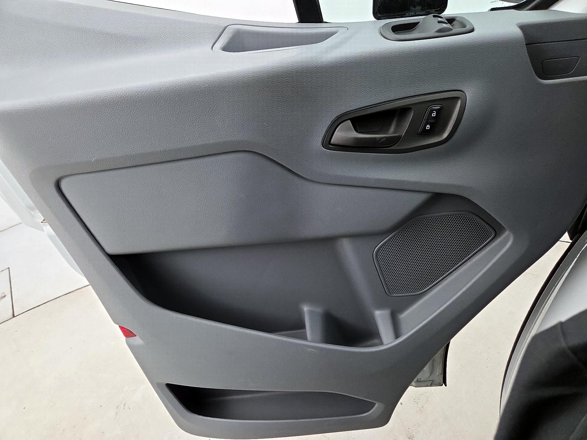 Thumbnail: 2017 Ford Transit Series - 12