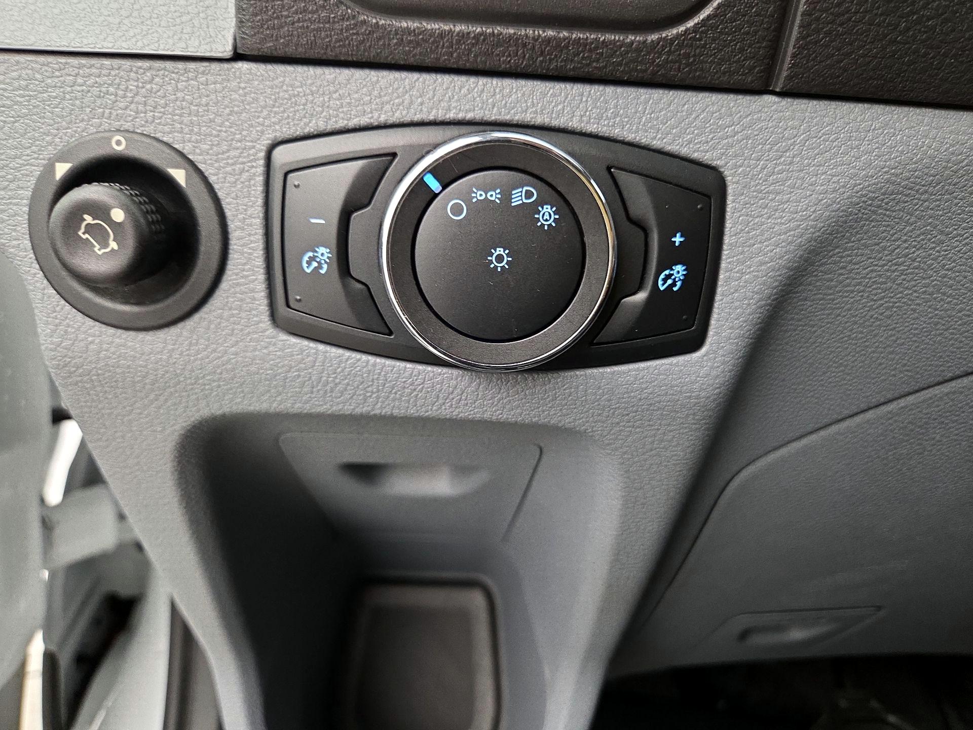 Thumbnail: 2017 Ford Transit Series - 13