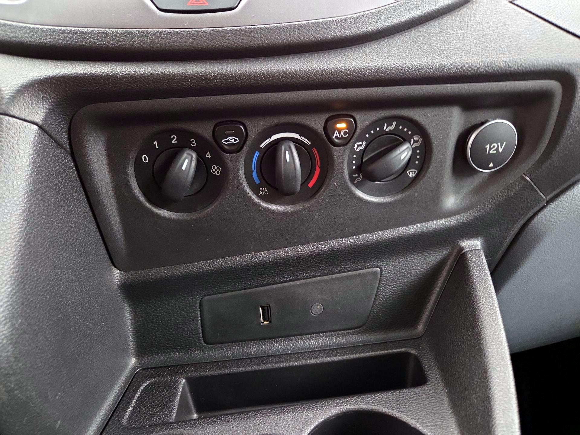 Thumbnail: 2017 Ford Transit Series - 16